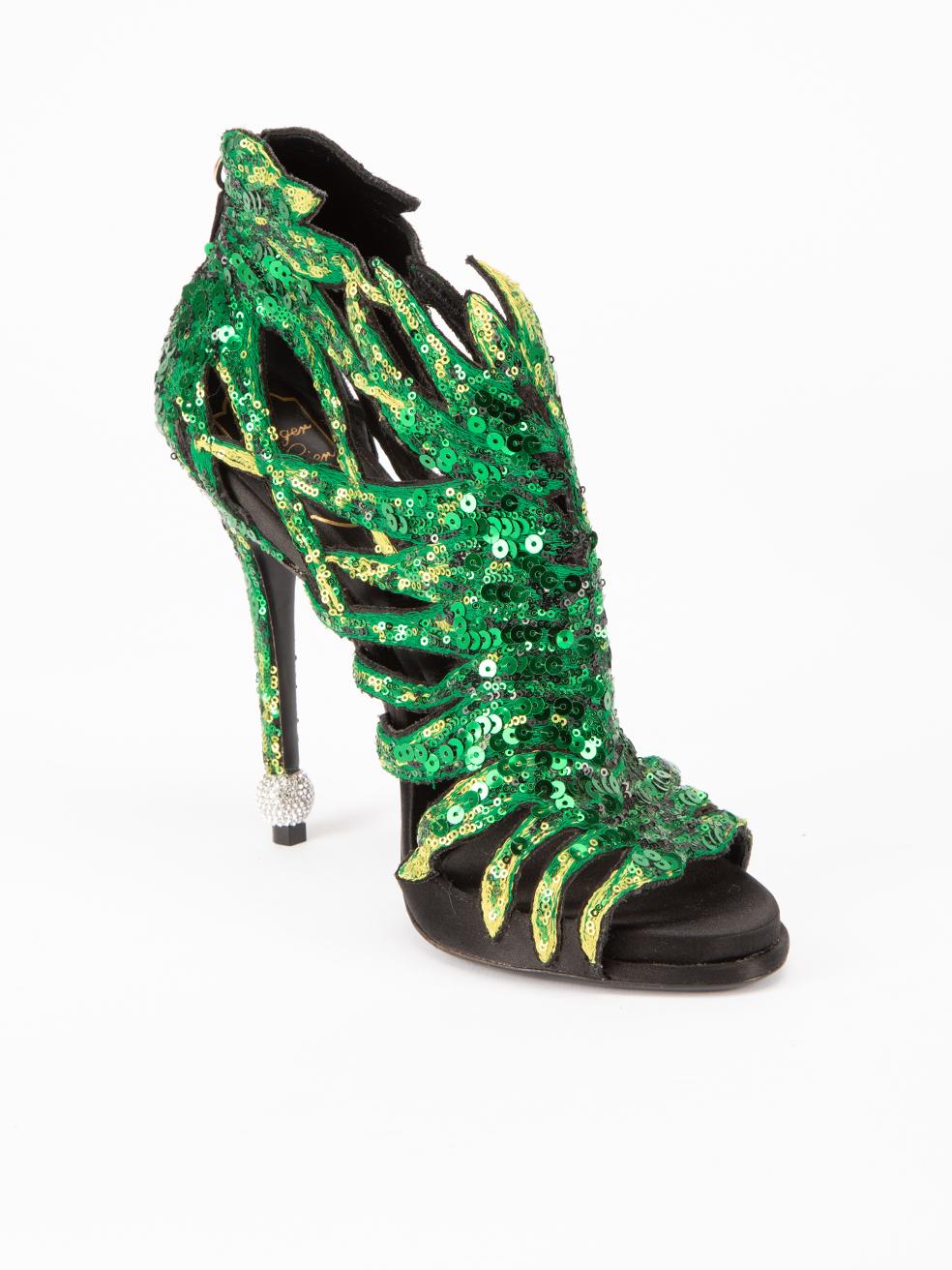CONDITION is Very good. Minimal wear to heels is evident. Minimal wear to the exterior sequins on this used Roger Vivier designer resale item. This item includes the original dustbag.
 
 Details
  Green
 Sequin
 Sandals
 Peep toe
 High heel
 Silver