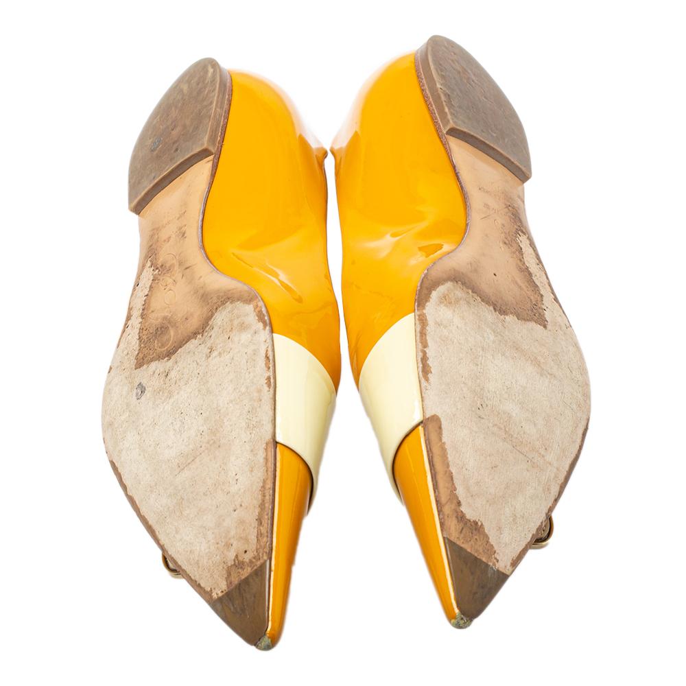 Roger Vivier Yellow/Cream Patent Leather Ballet Flats Size 39 In Good Condition In Dubai, Al Qouz 2