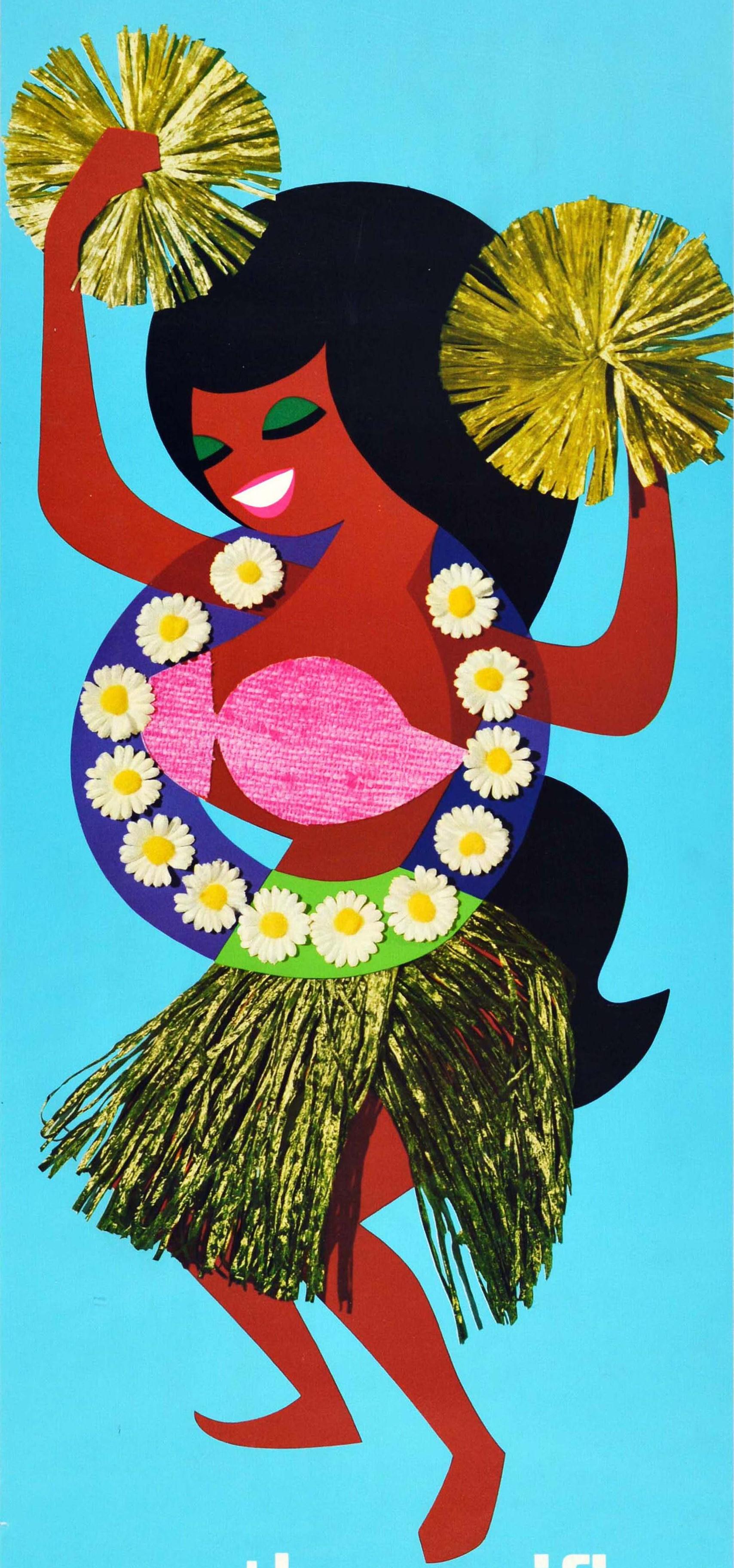 Poster di viaggio originale d'epoca - Qantas Airways South Pacific - con un disegno colorato in stile collage che mostra una donna sorridente con lunghi capelli neri che indossa un ombretto verde con una tradizionale gonna di erba e un top bikini