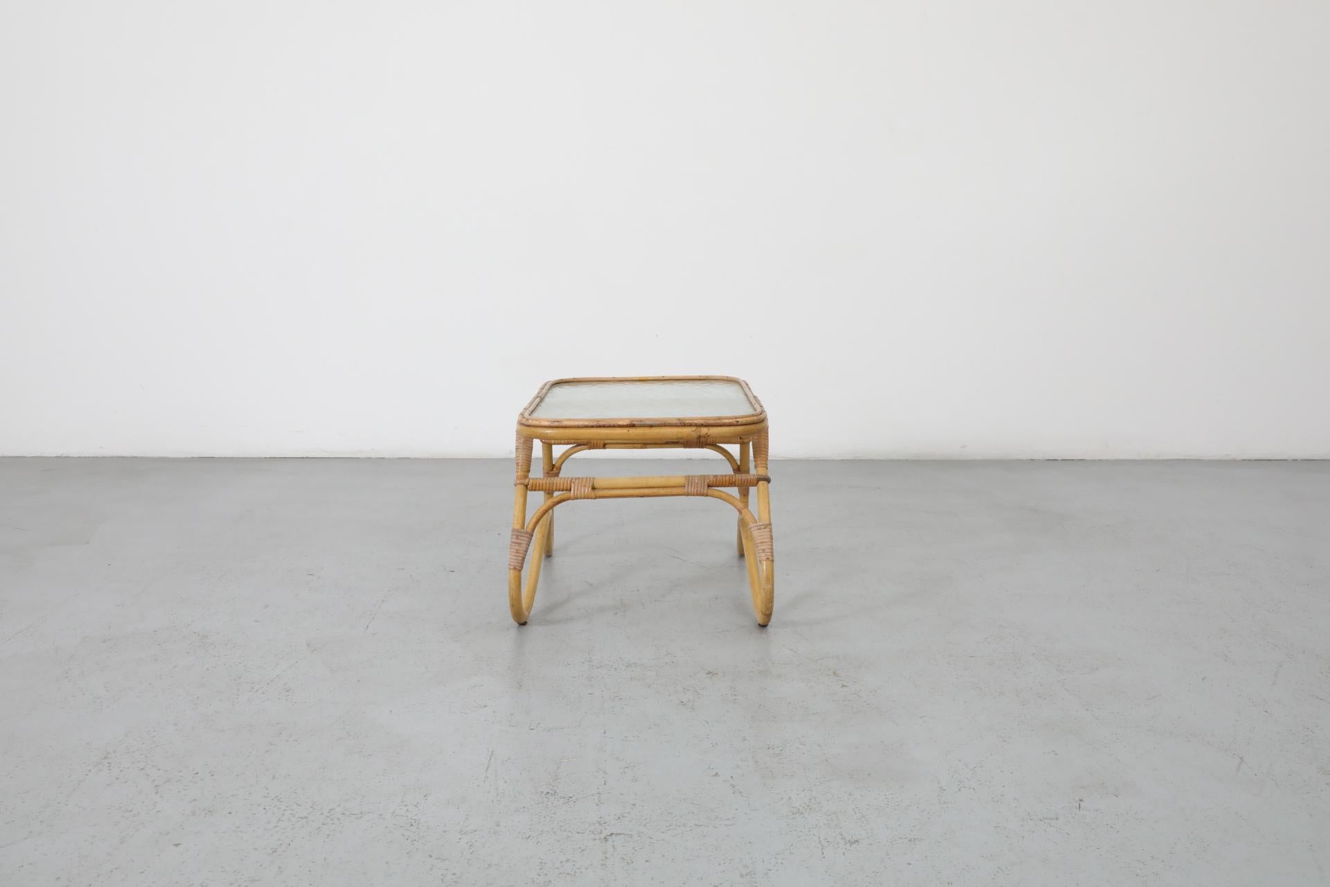 Table d'appoint Rohe Noordwolde (attr) en bambou du milieu du siècle dernier Bon état - En vente à Los Angeles, CA