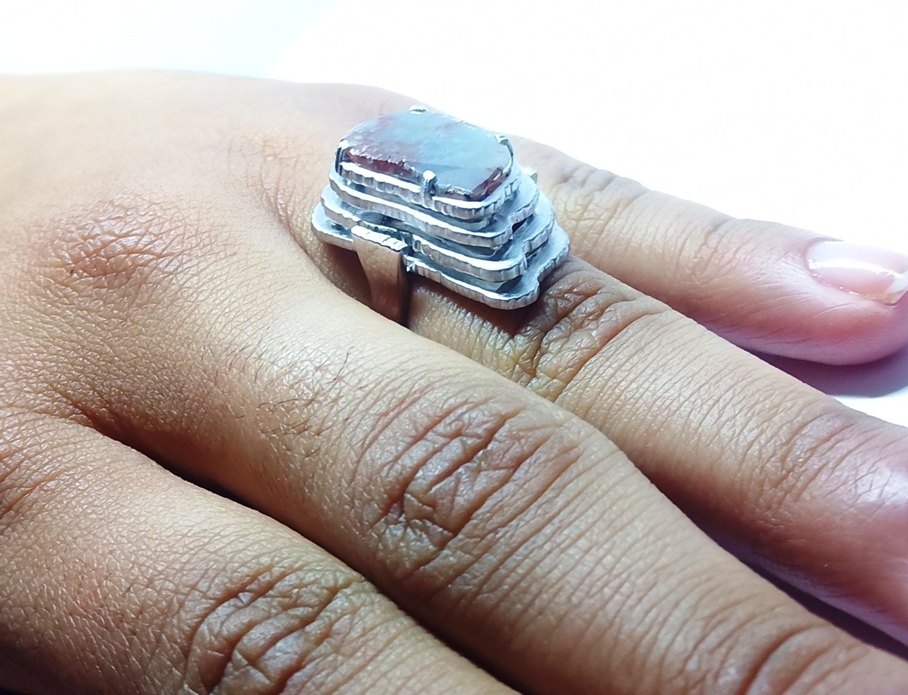 Contemporary Grey Diamond Slice One of a Kind 18 Karat White Gold Fashion Ring For Sale 10