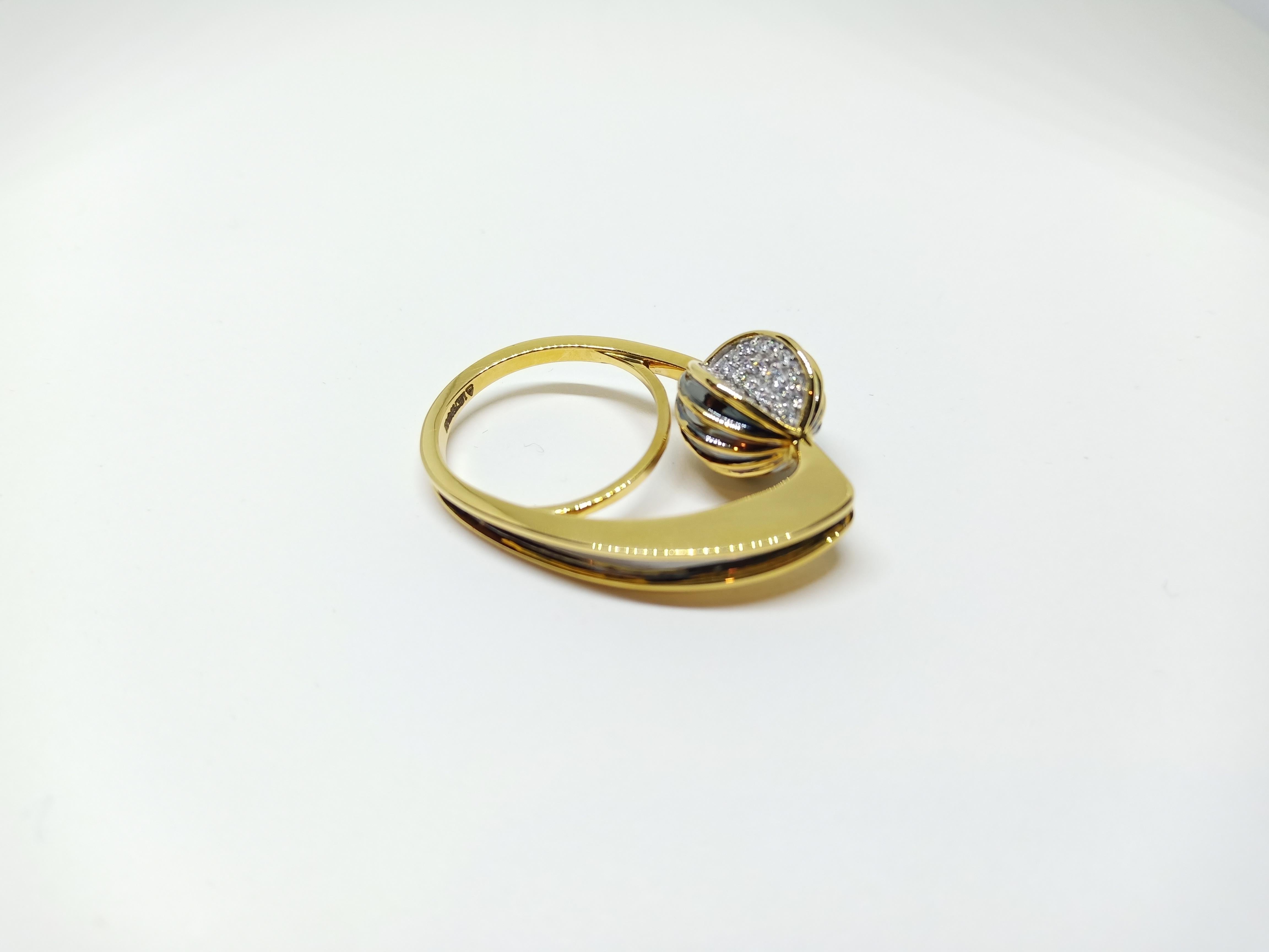 One of a Kind 18 Karat Yellow Gold Ring with Round White Diamonds For Sale 2