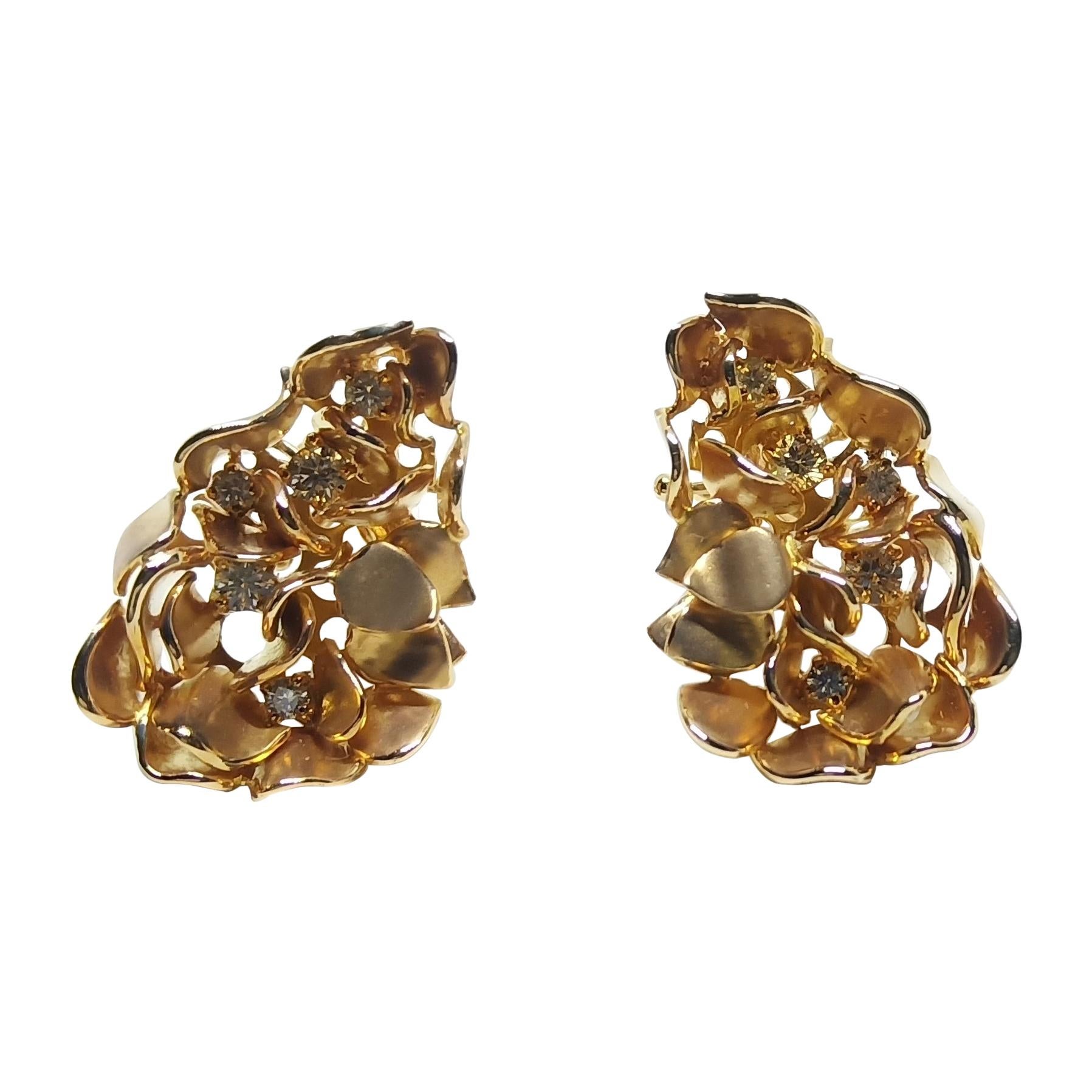 Rohit Jain One of a Kind Round White Diamond 18 Karat Yellow Gold Clip Earrings For Sale
