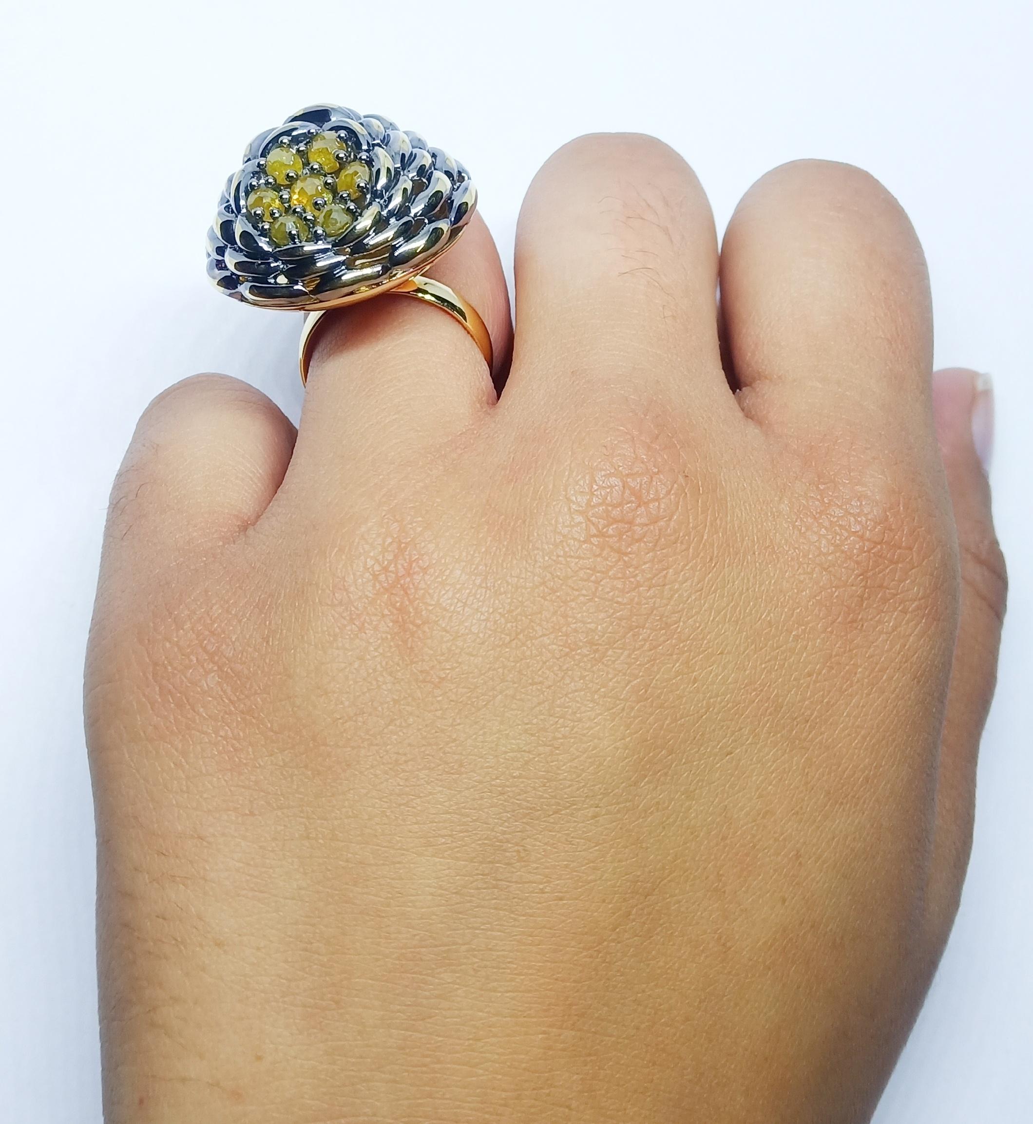 Contemporary One of a Kind Yellow Diamond 18 Karat Yellow Gold Cocktail Ring For Sale 7