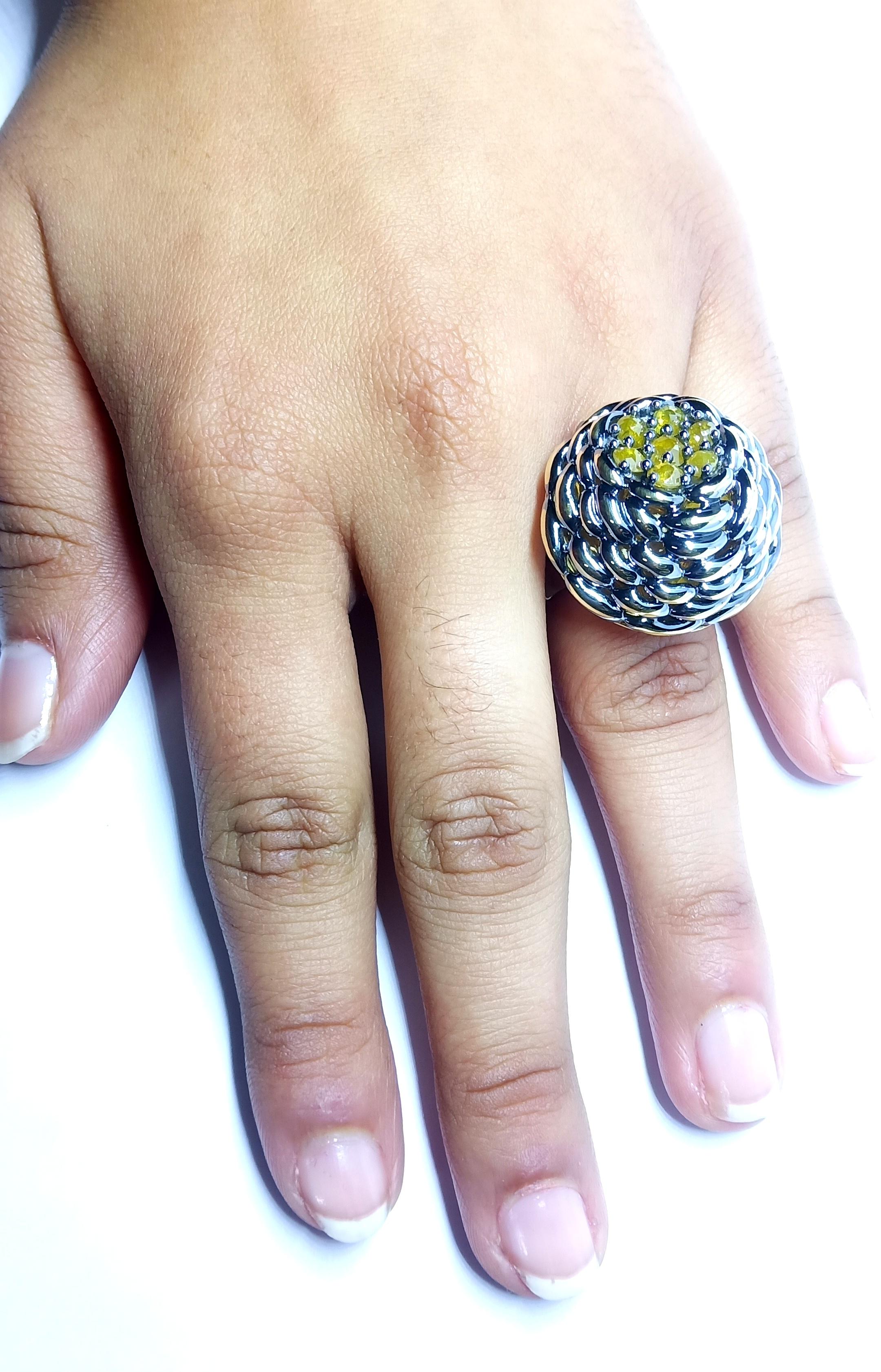 Contemporary One of a Kind Yellow Diamond 18 Karat Yellow Gold Cocktail Ring For Sale 9