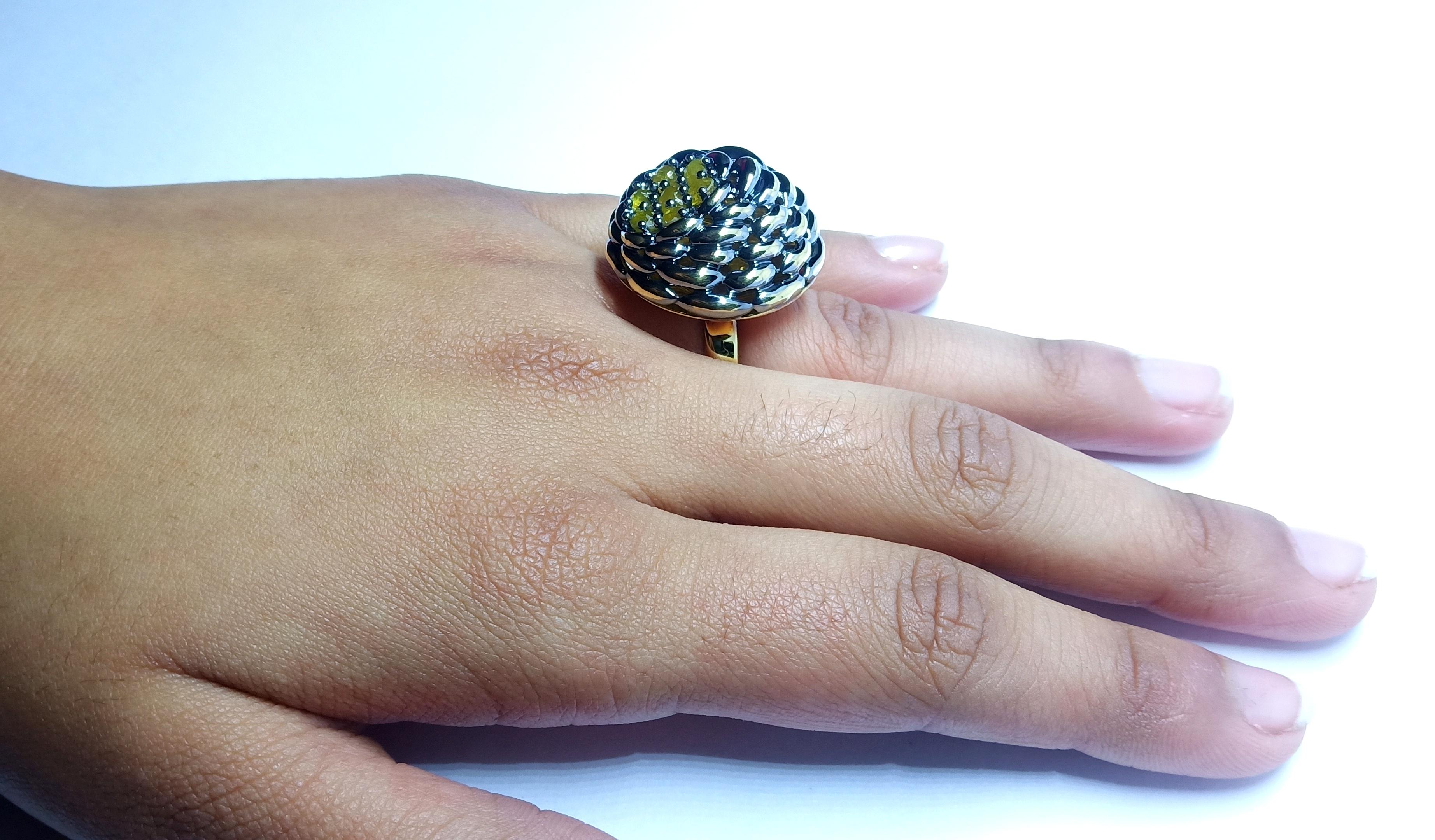 Contemporary One of a Kind Yellow Diamond 18 Karat Yellow Gold Cocktail Ring For Sale 10
