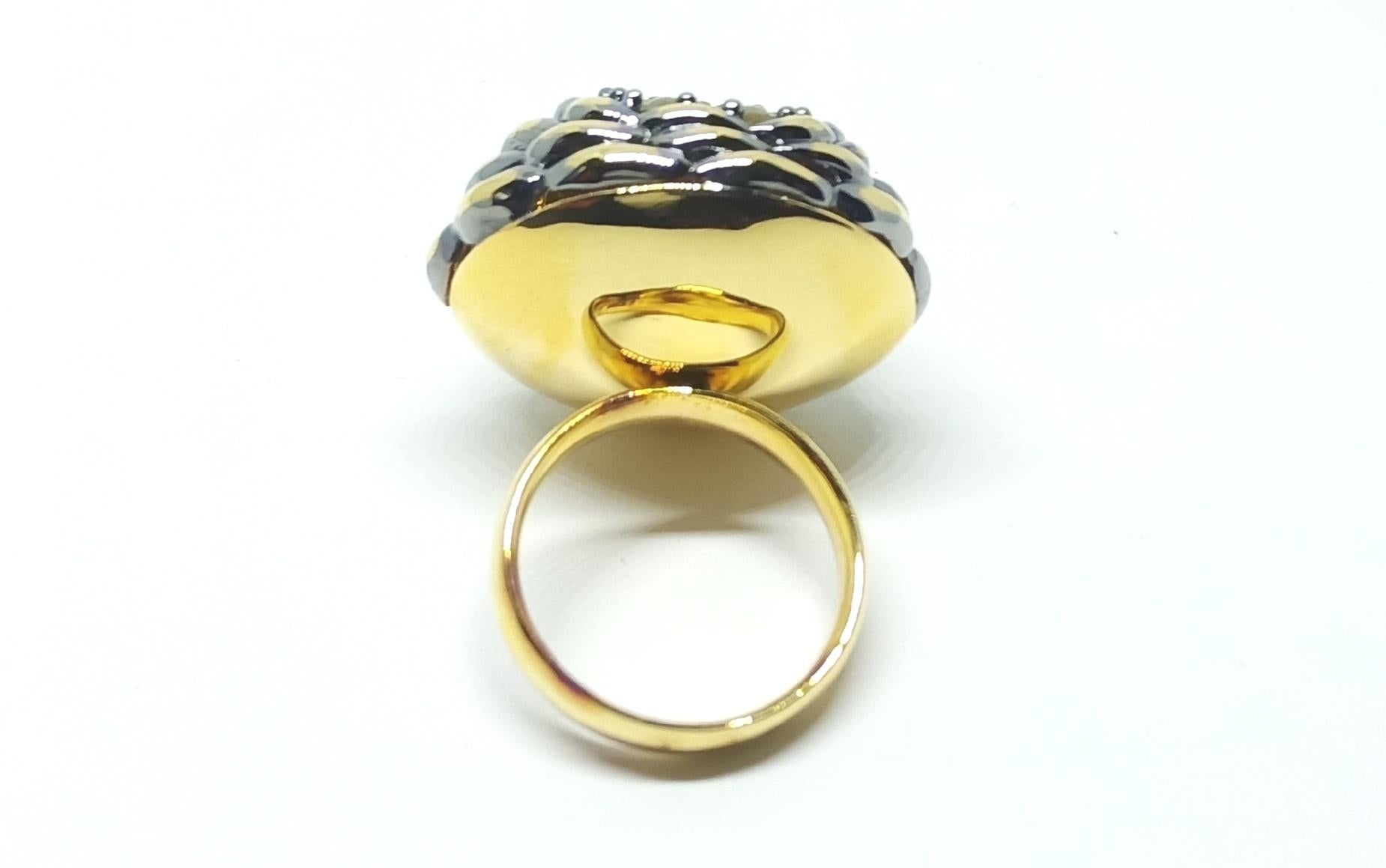 Contemporary One of a Kind Yellow Diamond 18 Karat Yellow Gold Cocktail Ring For Sale 1