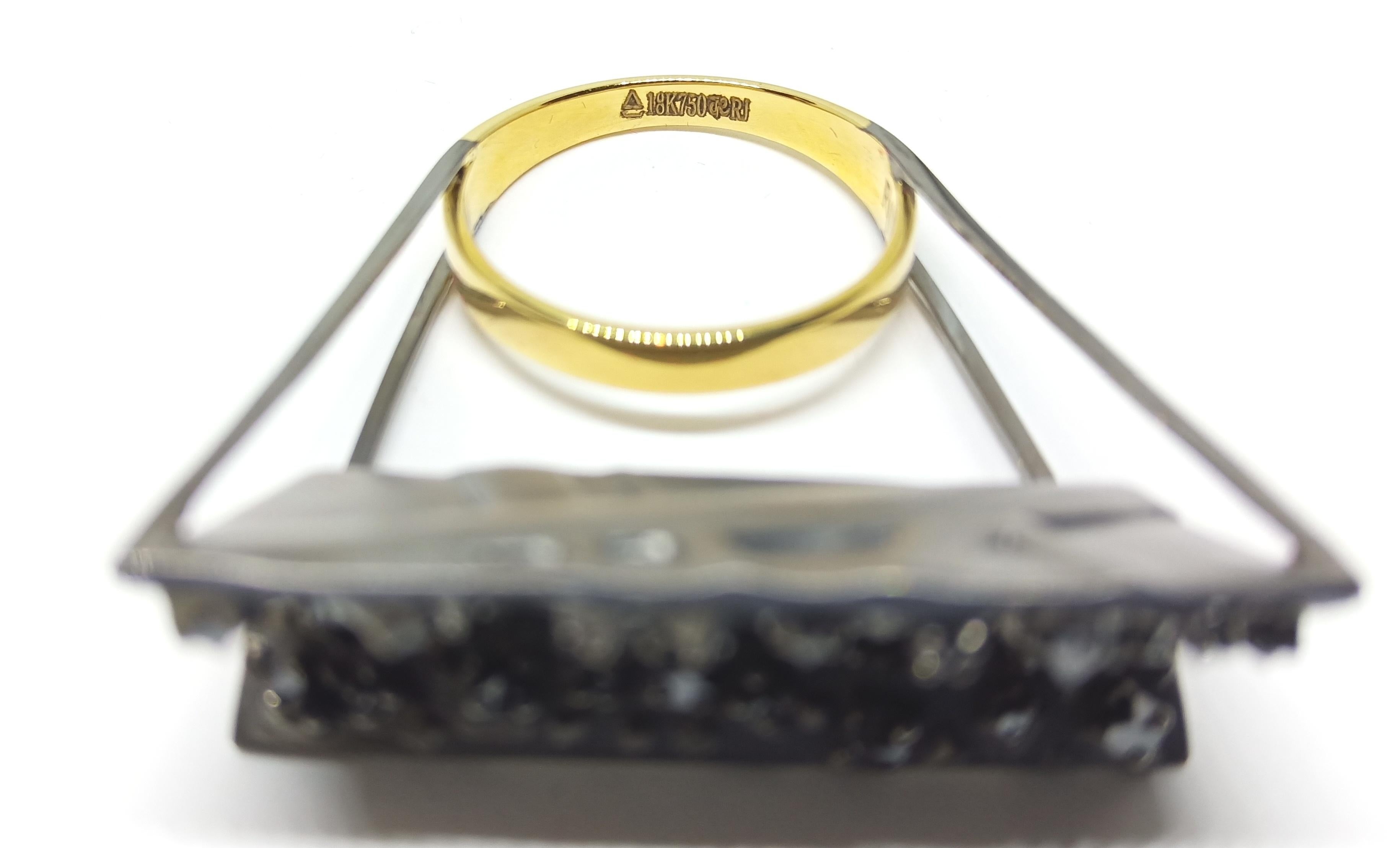 Round Black Diamond One of a Kind 18 Karat Yellow Black Gold Ring In New Condition For Sale In NEW DELHI, IN