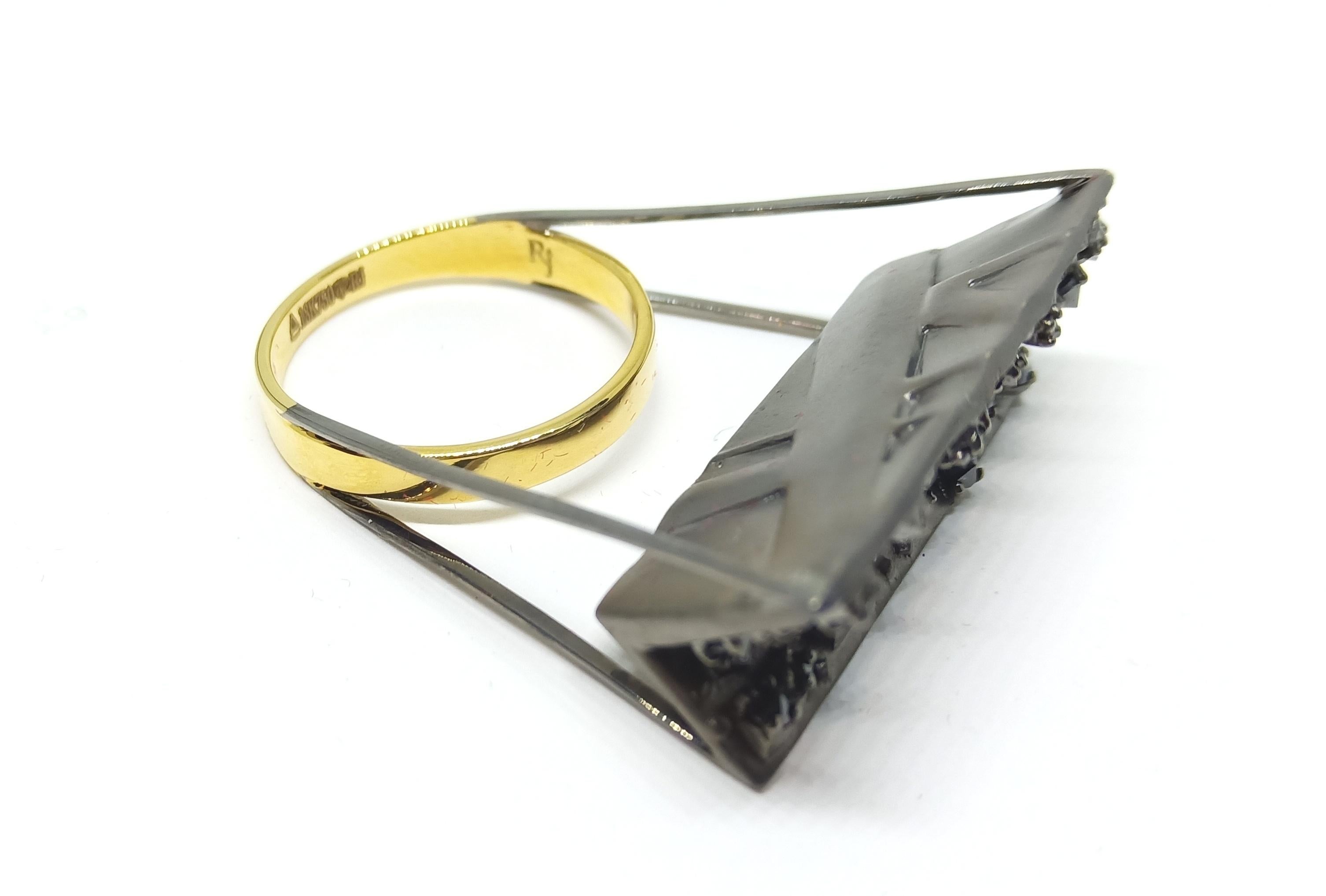 Round Black Diamond One of a Kind 18 Karat Yellow Black Gold Ring For Sale 2