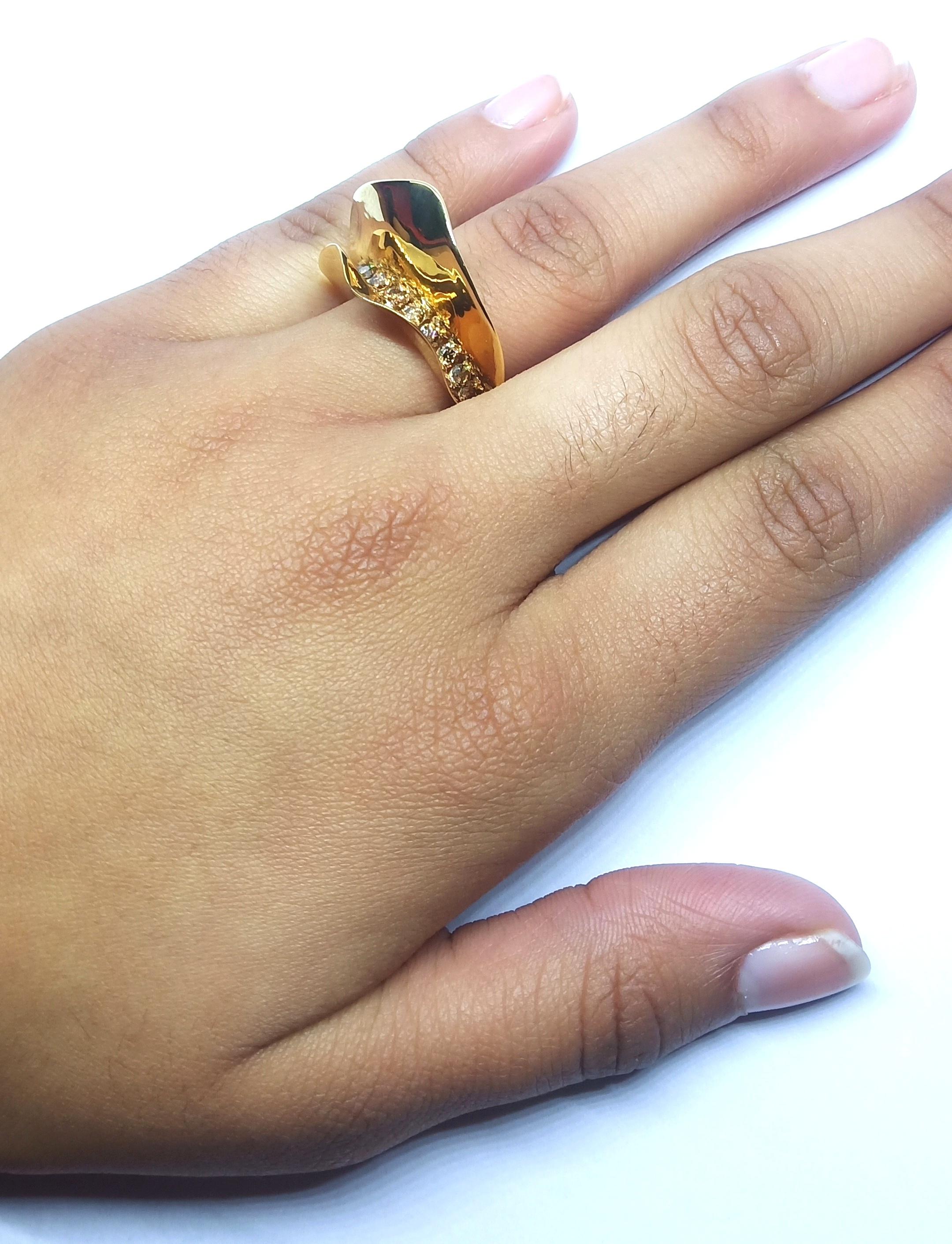 Contemporary Brown Diamond One of a Kind 18 Karat Yellow Gold Cocktail  Ring For Sale 12