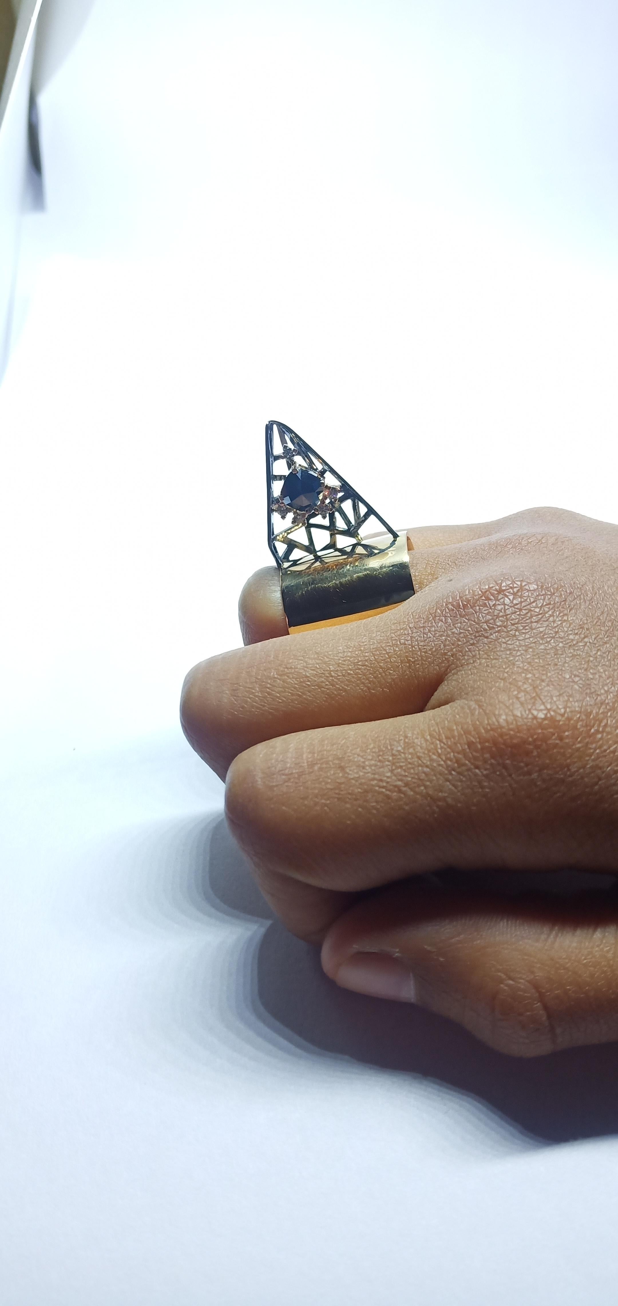 Rohit Jain Round White & Black Rose Cut Diamond 18 Karat Gold Fashion Ring For Sale 3