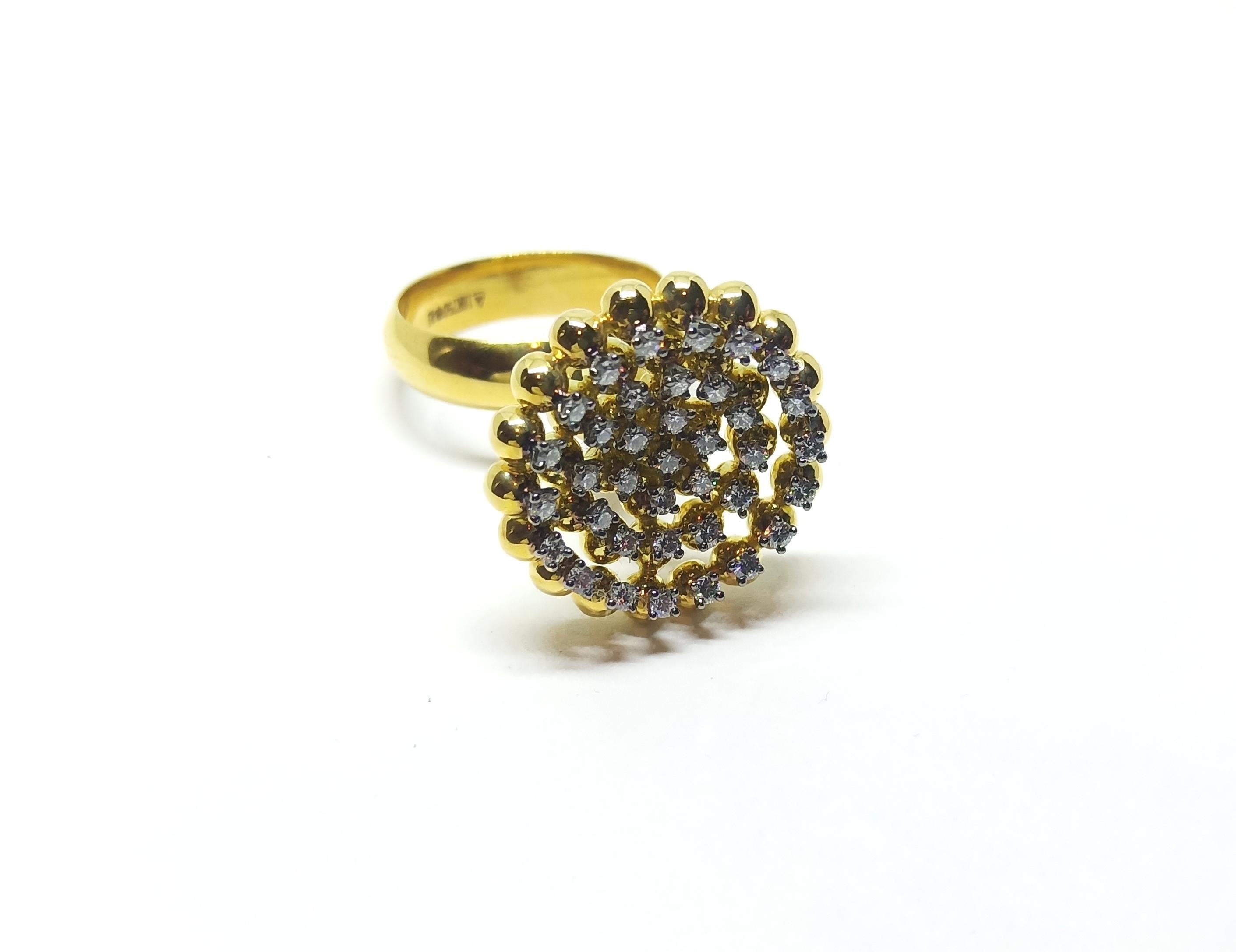 Round White Diamond One of a Kind 18 Karat Yellow Gold Ring In New Condition For Sale In NEW DELHI, IN