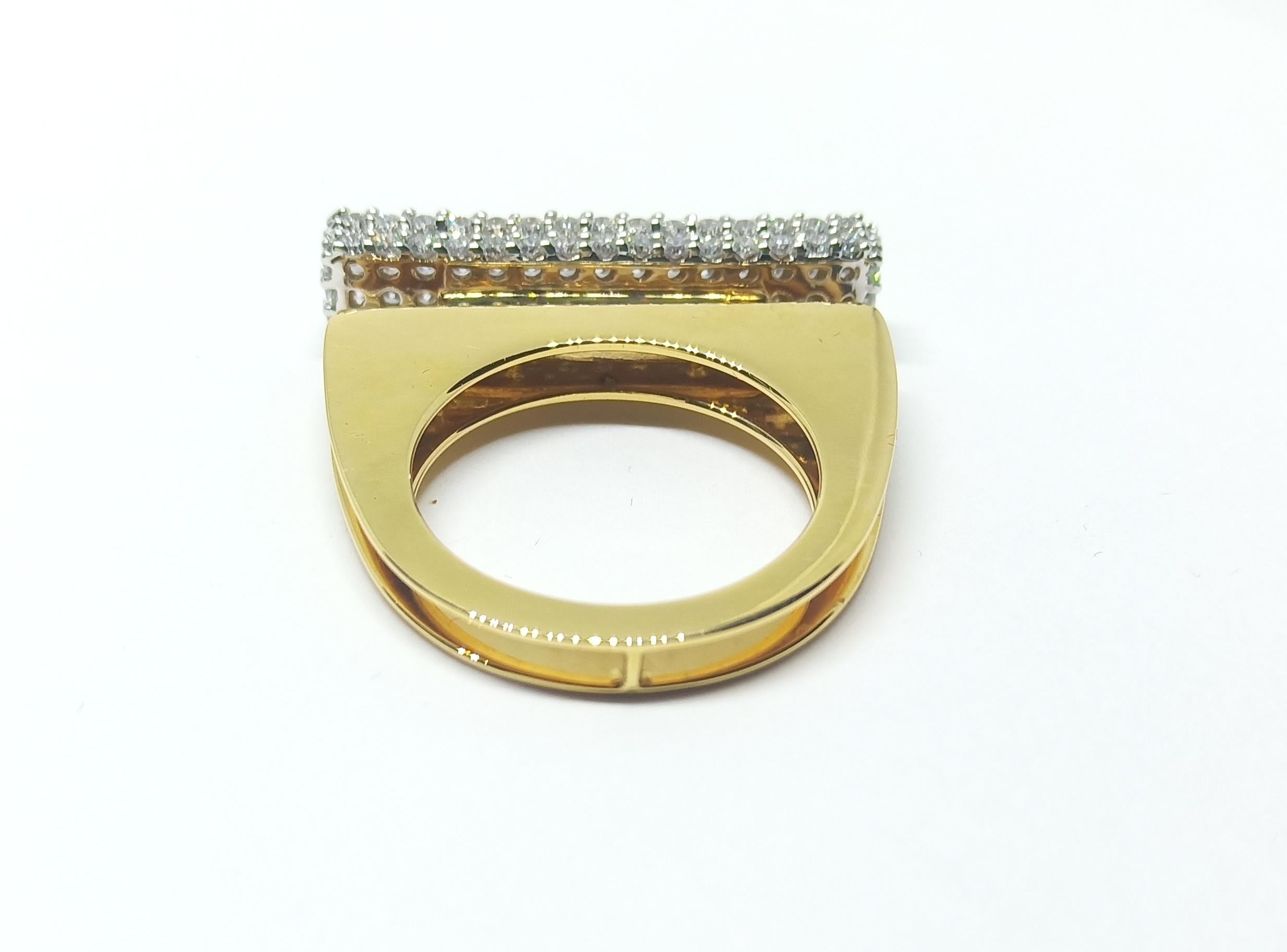 Contemporary One of a Kind Round White Diamond  18 Karat Yellow Gold Ring For Sale 1