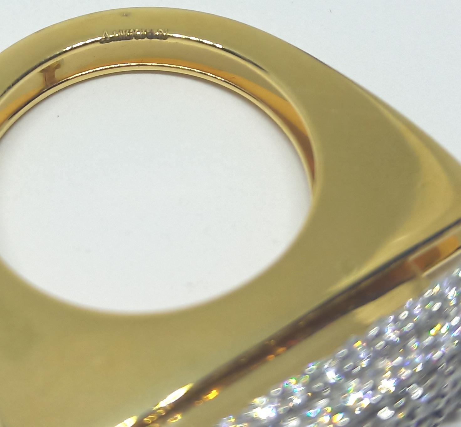 Contemporary One of a Kind Round White Diamond  18 Karat Yellow Gold Ring For Sale 2