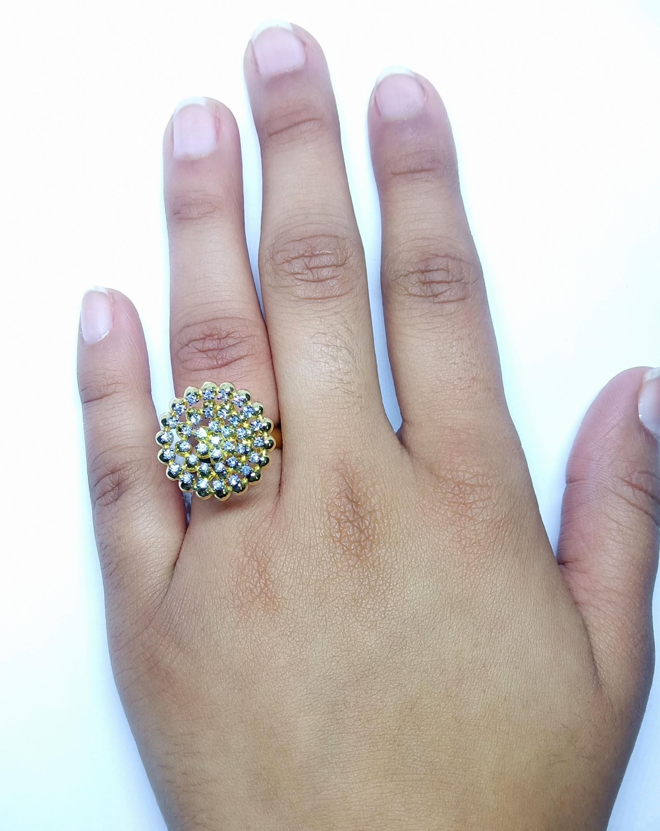 Round White Diamond One of a Kind 18 Karat Yellow Gold Ring For Sale 3