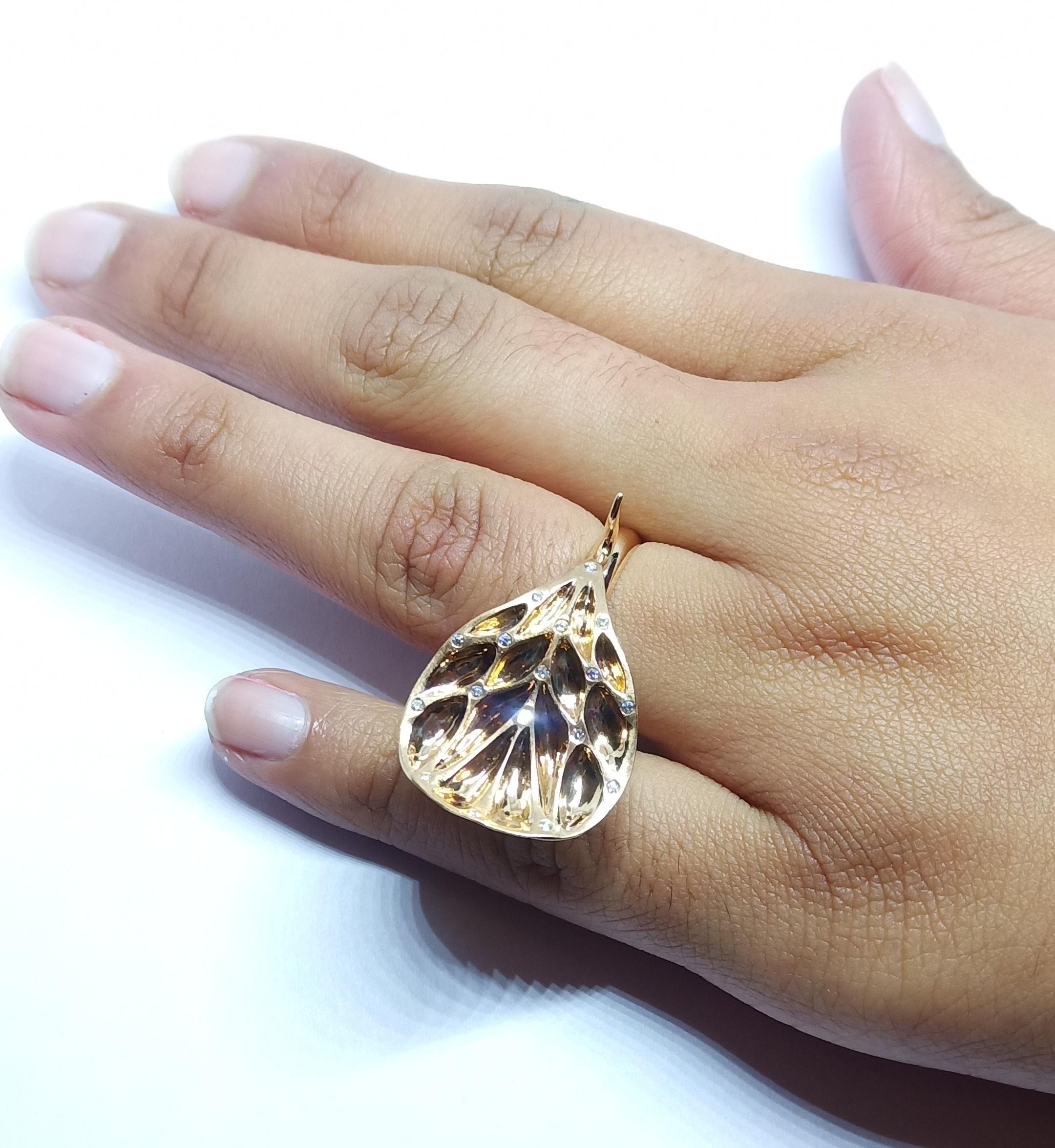 Contemporary Round White Diamond One Of A Kind 18 Karat Rose Gold Cocktail Ring For Sale 12