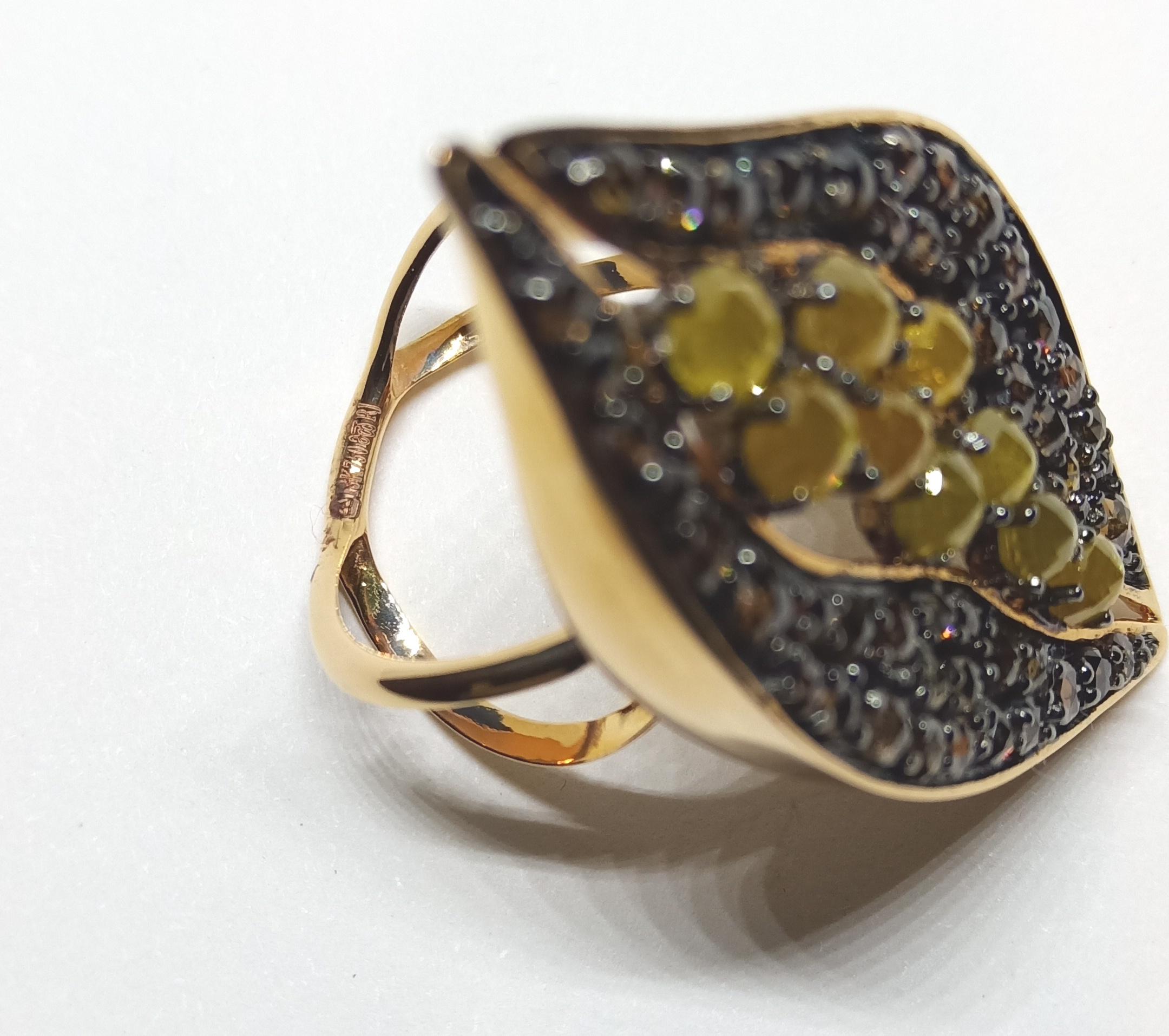 Contemporary One Of A Kind Yellow and Brown Rose cut Diamond Yellow Gold Ring  In New Condition For Sale In NEW DELHI, IN