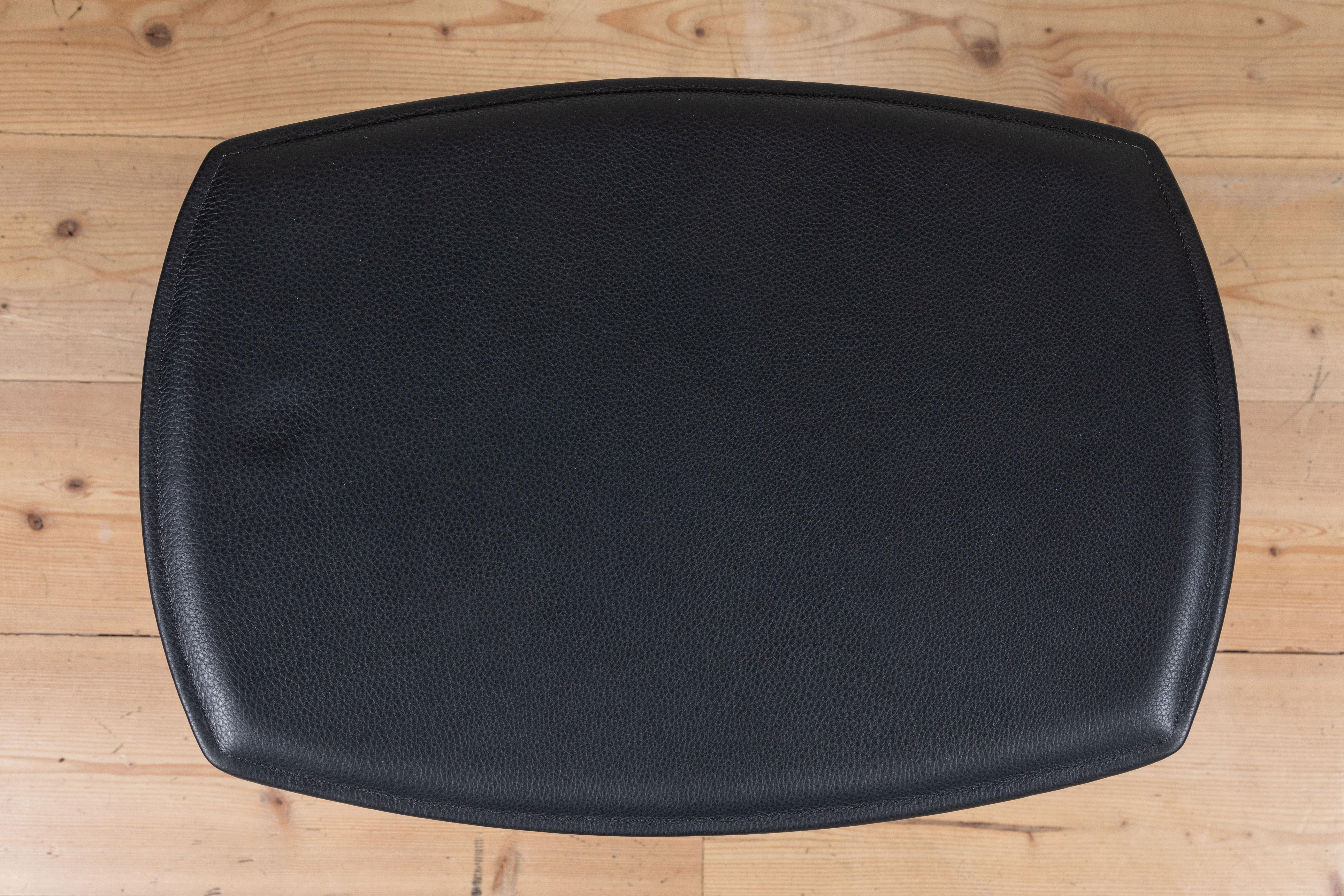 Roi Stool by Collection Particuliere In New Condition In Los Angeles, CA