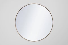 Miroir « Mira Circle » de Róisín Lafferty, en laiton satiné brossé, 2026