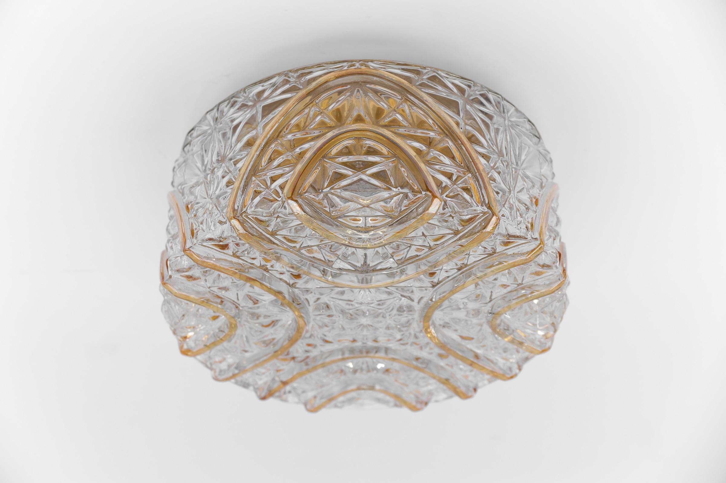 Lampada da parete o sconce in vetro ambrato di Limburg, Germania anni '60

L'apparecchio necessita di 1 lampadina standard E27 da 60W max.

Le lampadine non sono incluse.

È possibile installare questo apparecchio in tutti i paesi (Stati Uniti,