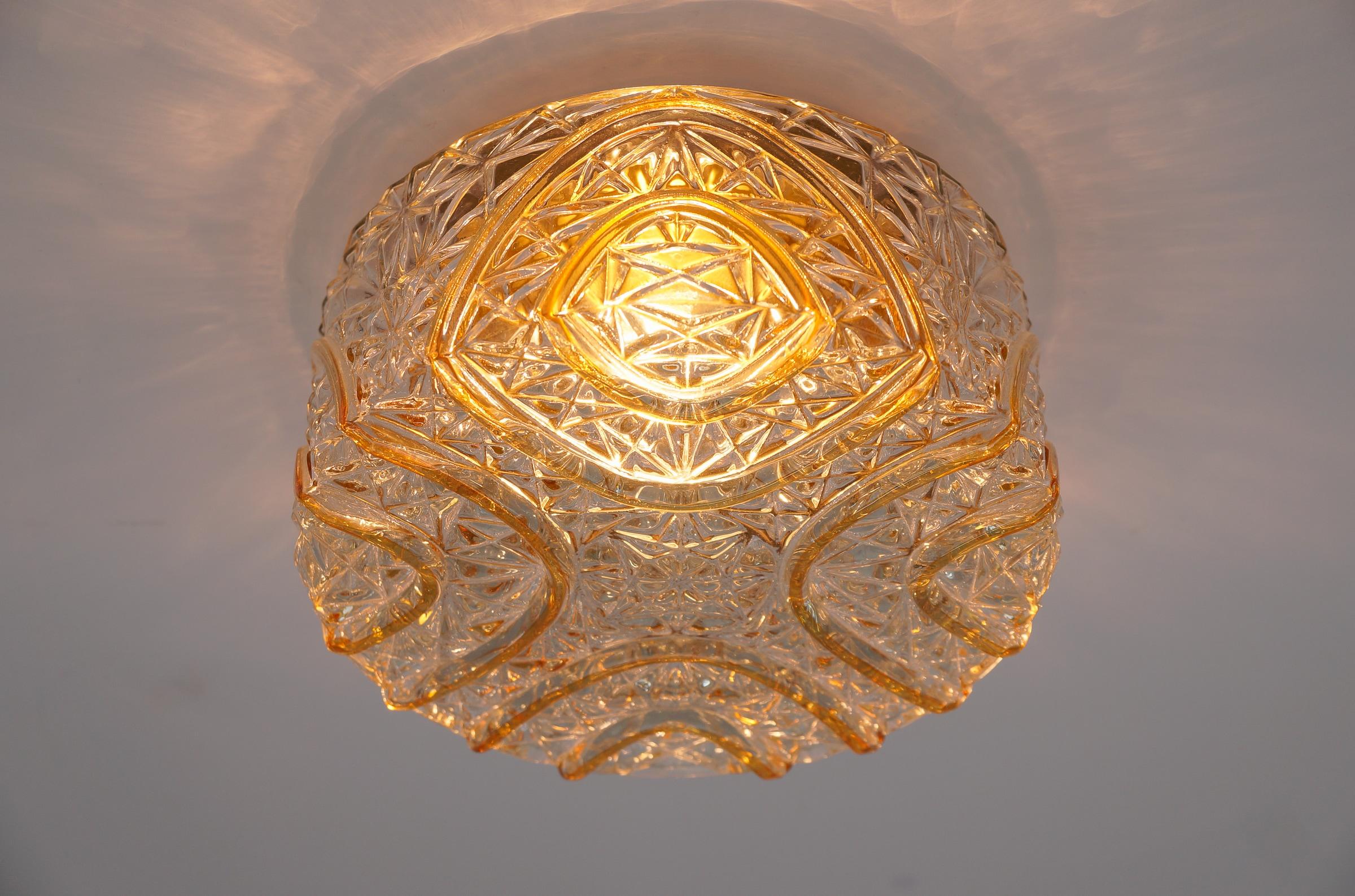 Mid-Century moderno Lampada da incasso Roiund 3D in vetro ambrato di Limburg, Germania 1960 in vendita