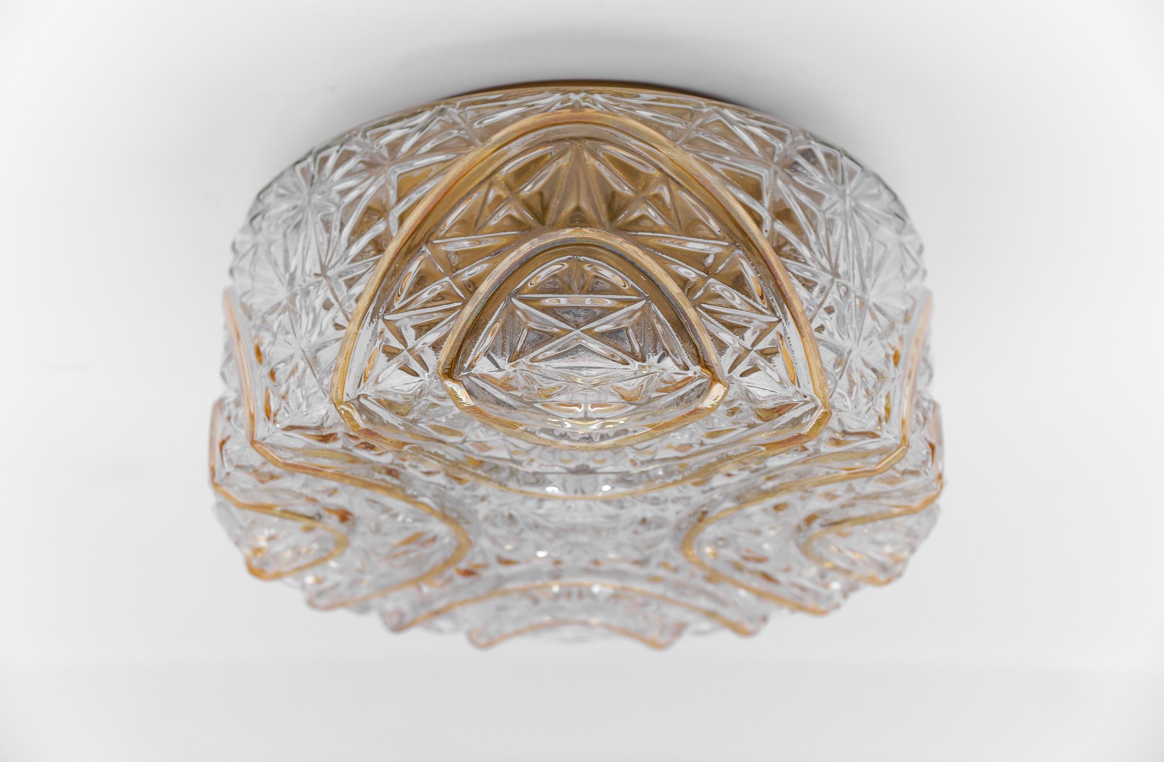 Metà XX secolo Lampada da incasso Roiund 3D in vetro ambrato di Limburg, Germania 1960 in vendita