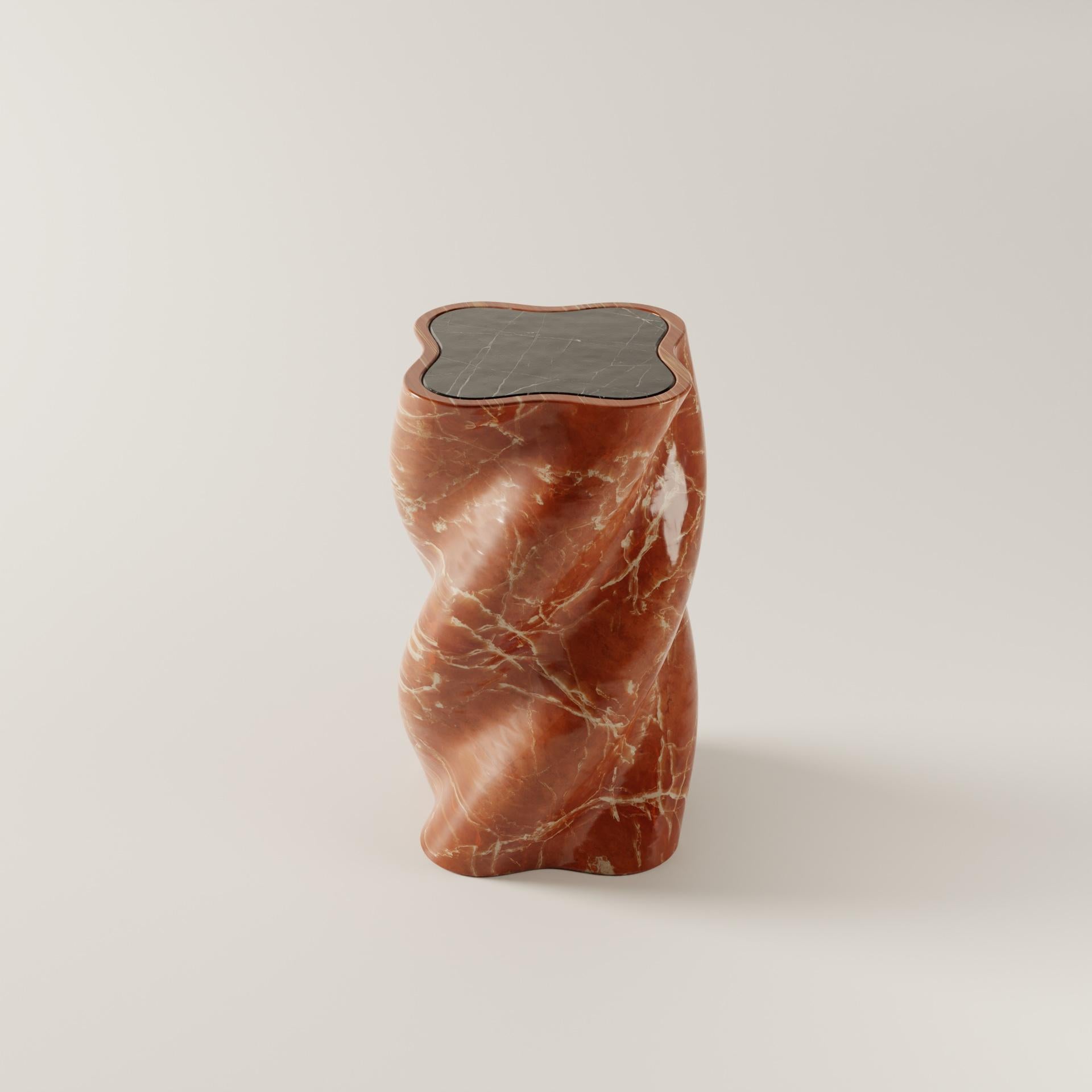 Lignes épurées, géométrie simple et forte matérialité sont les principales caractéristiques de la ligne U de BURGIO. La table d'appoint fUUUUsillo s'inspire avec impertinence de la forme des pâtes fusilli, très appréciées dans le sud de l'Italie.