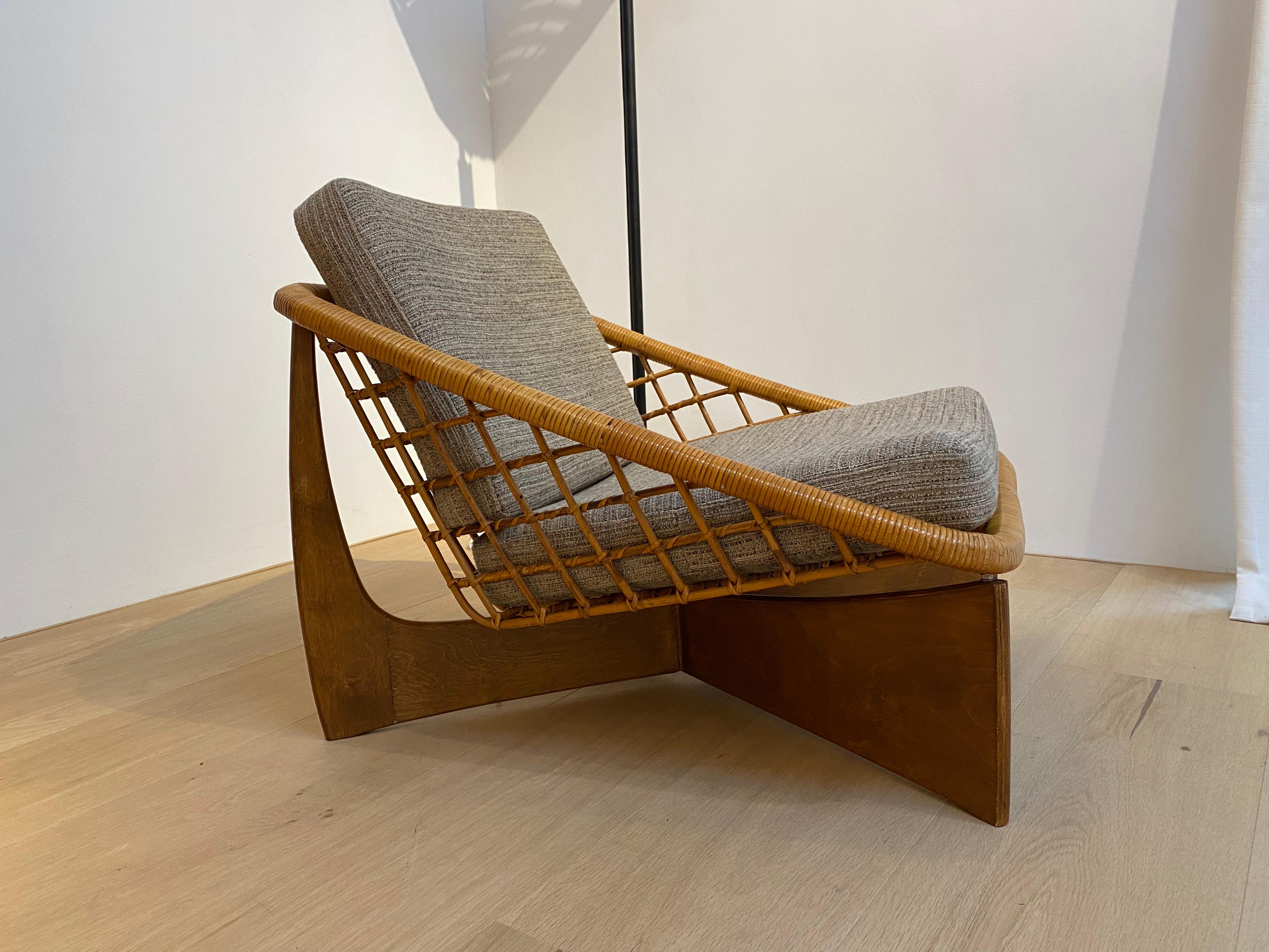 This “Rokato” lounge chair is an immediately recognizable design by the Dutch designers, Gebroeders Jonkers (Jonkers Brothers). In the middle of the last century, rattan played an important role in Dutch Design. The cradle was located in Noordwolde