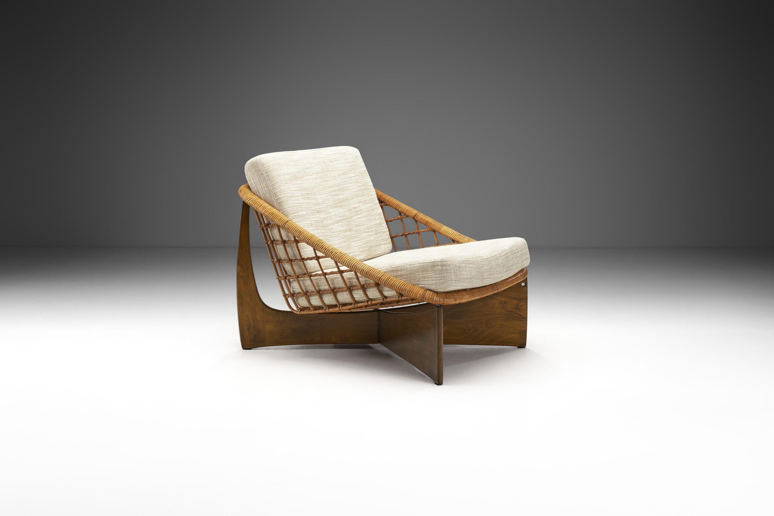 This “Rokato” lounge chair is an immediately recognizable design by the Dutch designers, Gebroeders Jonkers (Jonkers Brothers). In the middle of the last century, rattan played an important role in Dutch Design. The cradle was located in Noordwolde