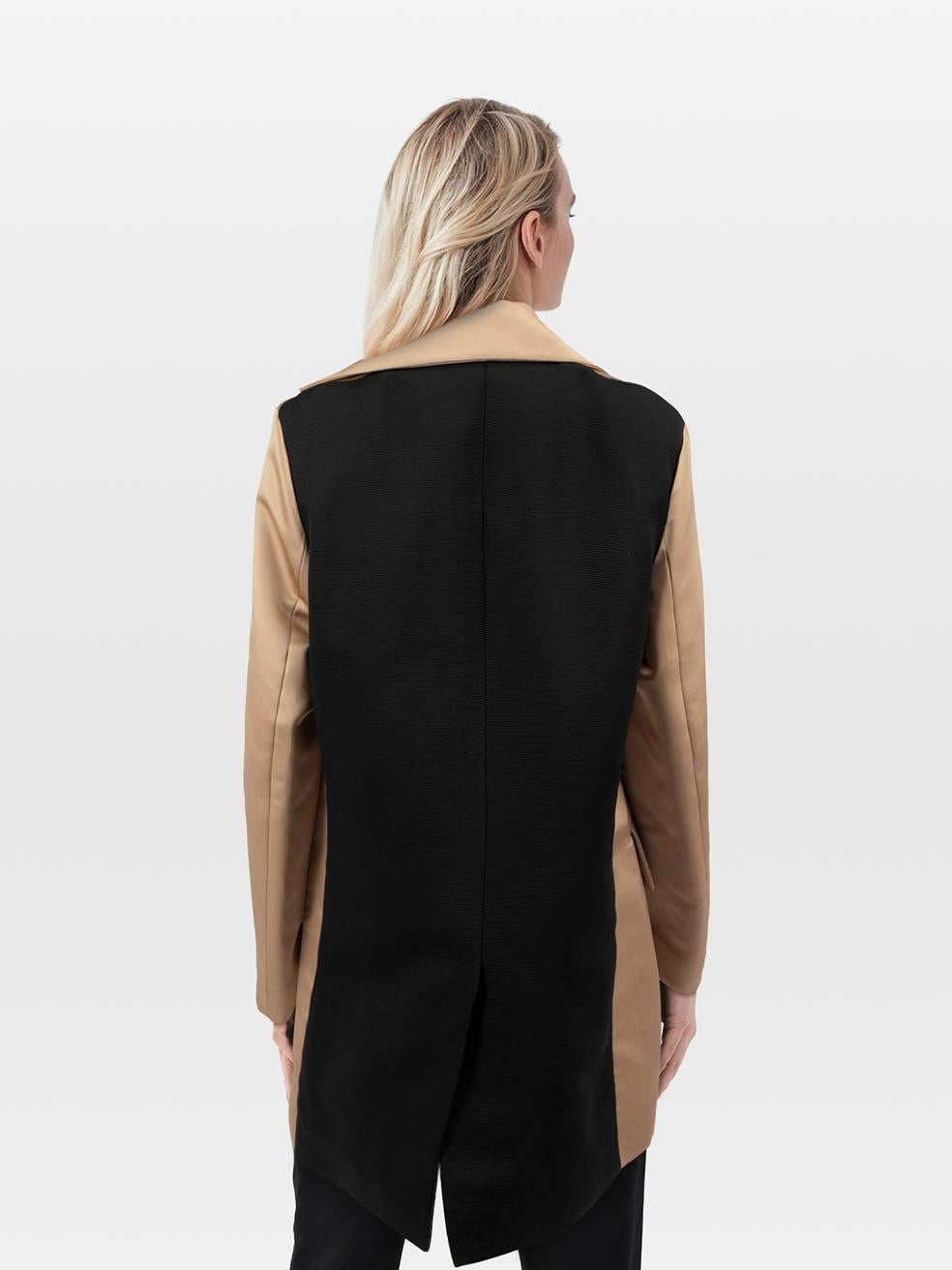 CONDITION is Very good. Minimal wear to the jacket is evident. Discolouration on the. front. left, front. right and on both sleeves. Pluck to the weave on the front left and front right on this used Roksanda sample resale item. Discolouration may