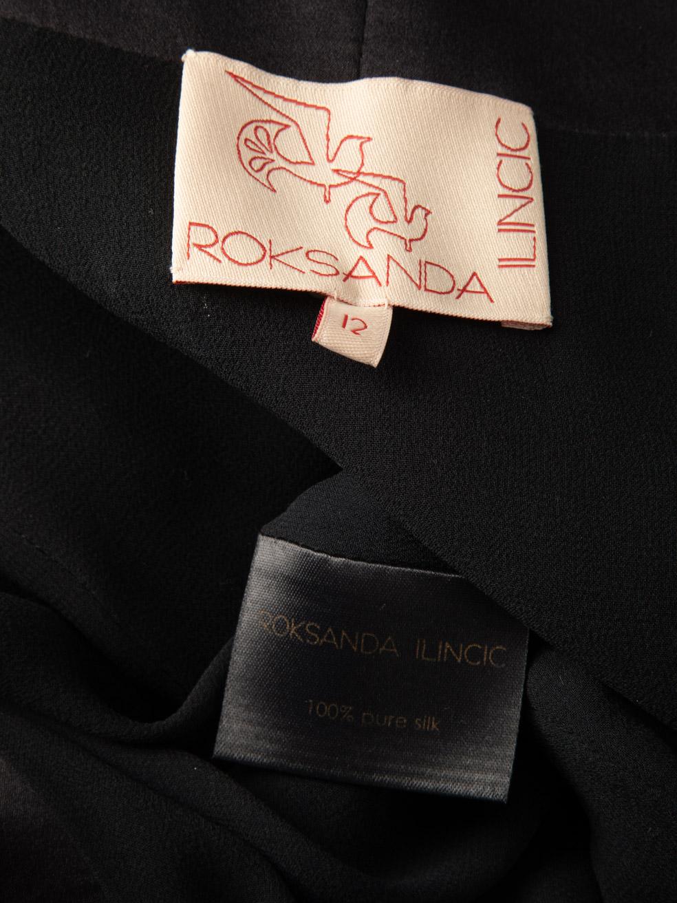 Roksanda Vestido de seda negro con cremallera y mini hombros acolchados Talla L en venta 2