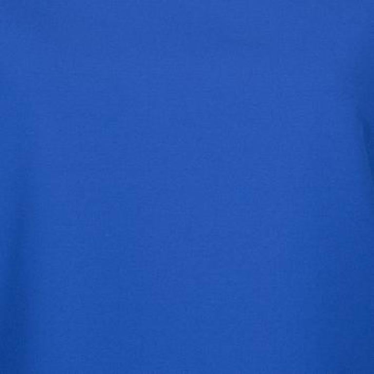 L'accent de Roksanda pour inaugurer le style avec opulence est toujours récompensé par un oui. Ce haut de forme remarquable est fabriqué à partir d'un mélange de polyester et d'acétate. Le détail rayé autour du cou ne manquera pas d'attirer