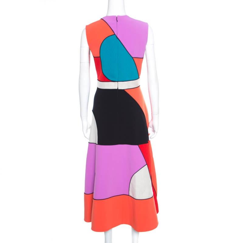 Roksanda Ilincic yet again charms us with this stunning Ossington dress. The sleeveless midi dress is made of a blend of fabrics and features a colourblock panelled design. It flaunts a round neckline and comes equipped with a concealed zip closure