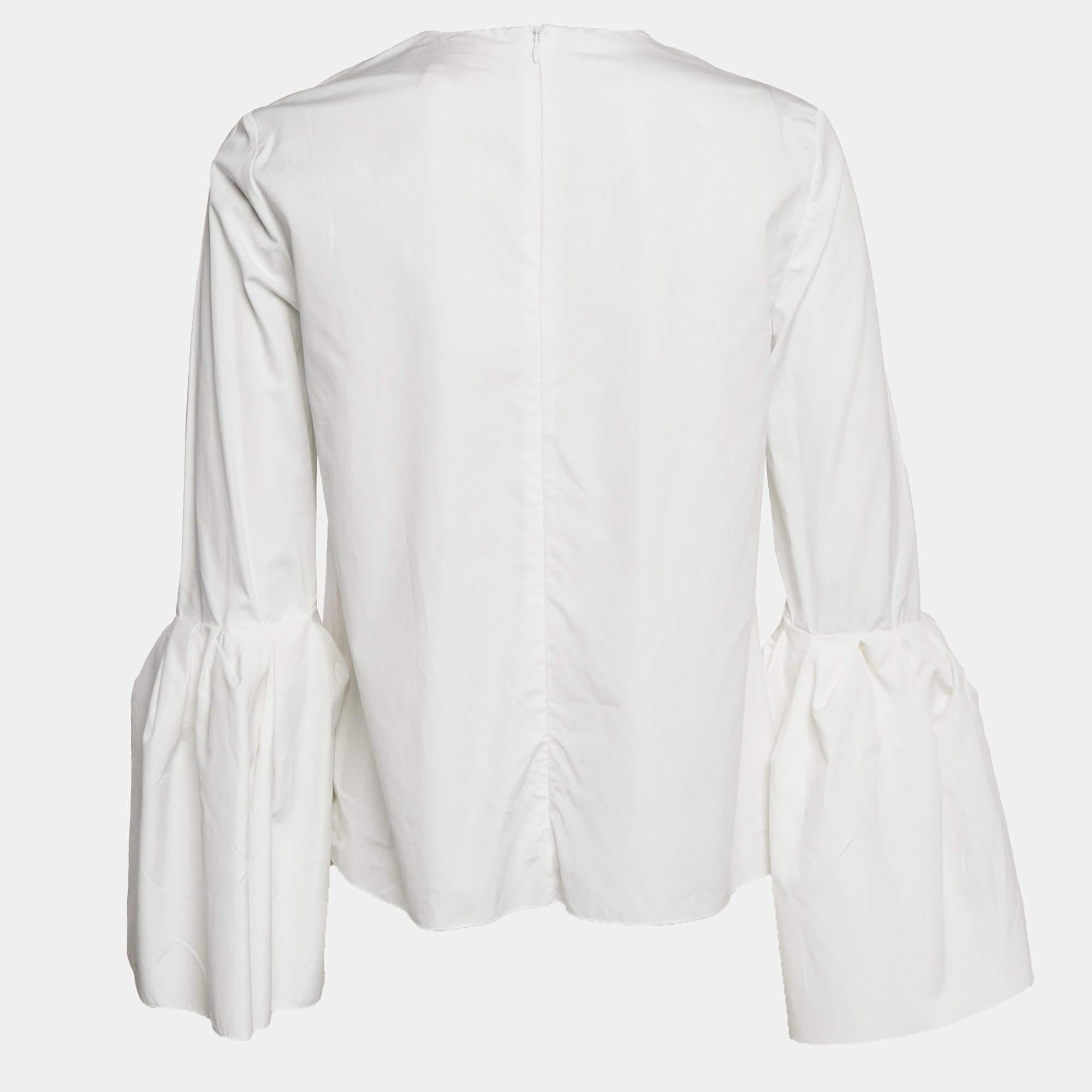 Find great style and comfort while wearing this designer blouse. Tailored using the best fabric  the creation has been given immense detail. Style it with trousers and heels.