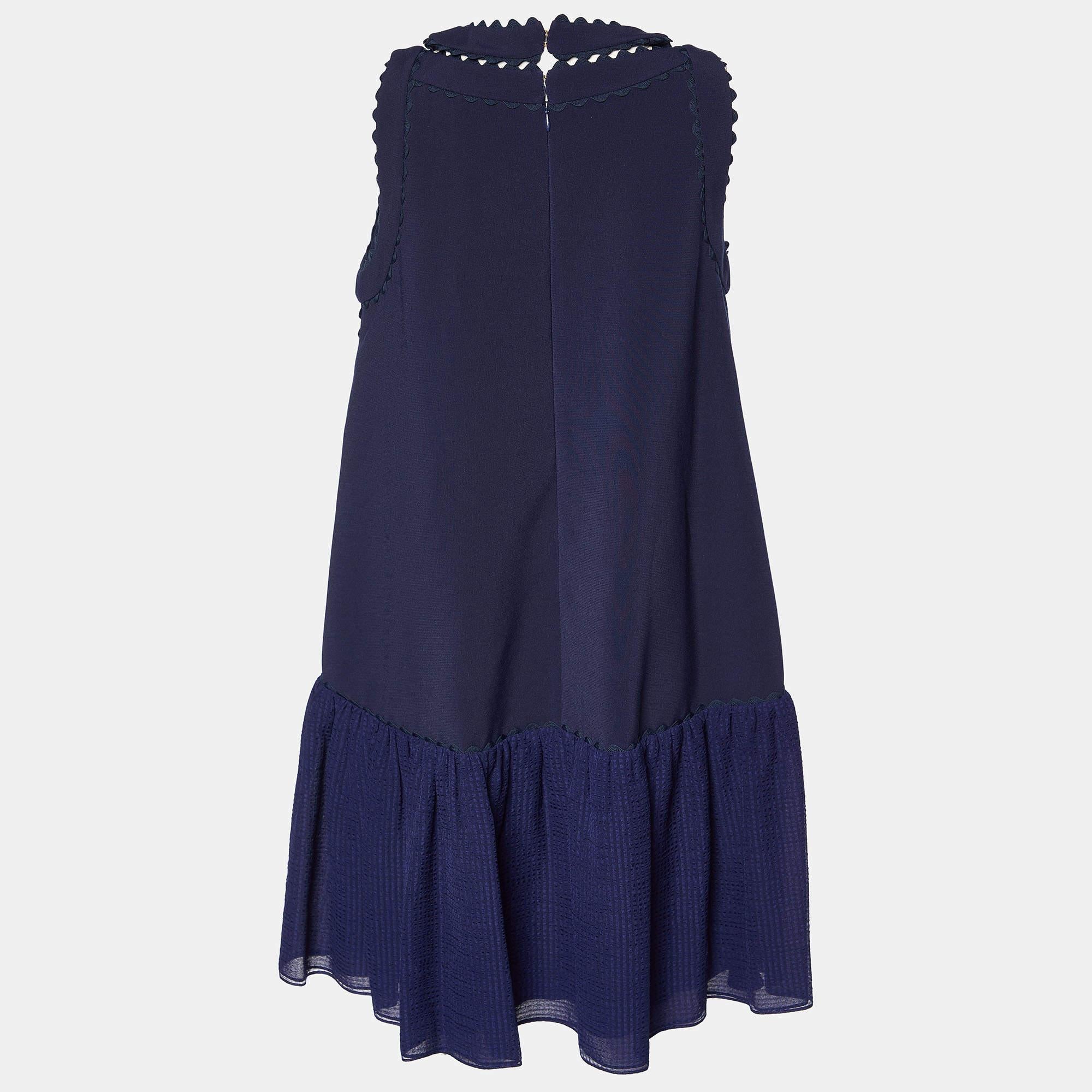 The fine artistry and the feminine silhouette of this designer dress exhibit the labels impeccable craftsmanship in tailoring. It is stitched using quality materials has a good fit and can be easily styled with chic accessories open toe sandals and