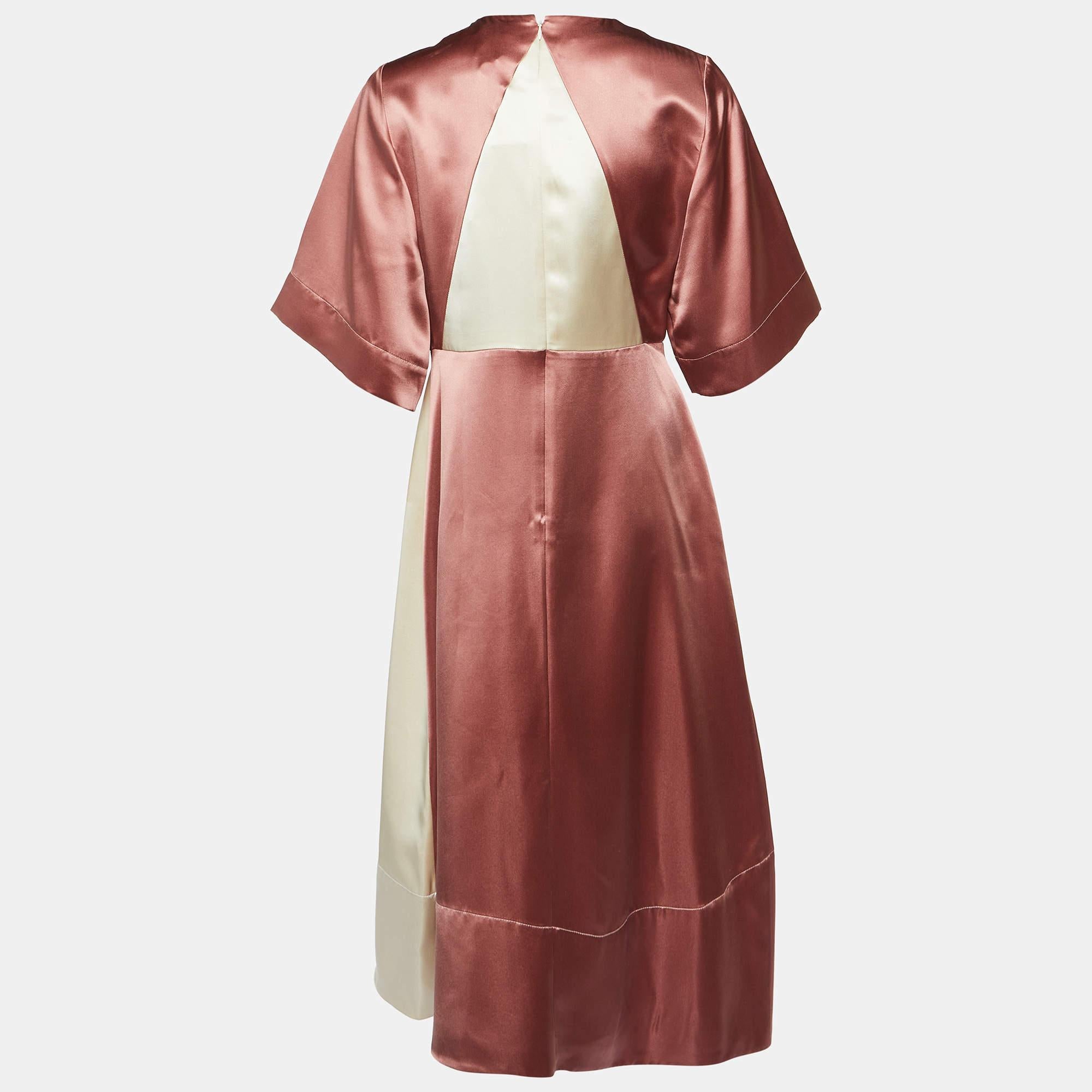 The fine artistry and the feminine silhouette of this designer dress exhibit the labels impeccable craftsmanship in tailoring. It is stitched using quality materials has a good fit and can be easily styled with chic accessories open toe sandals and