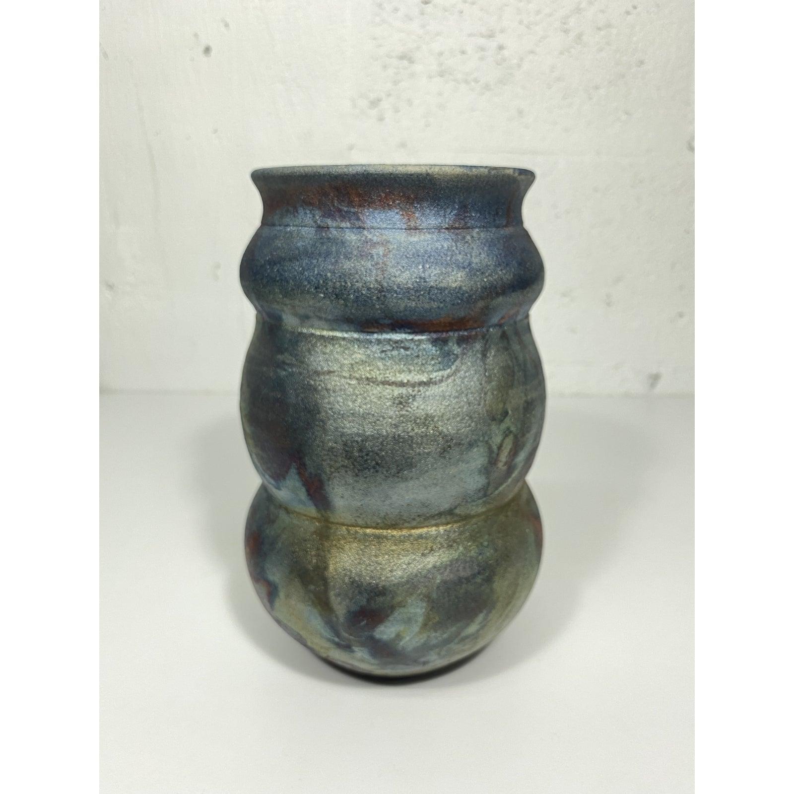 Vase en céramique fabriqué à la main au feu de Roku, signé par l'artiste Bon état - En vente à Miami, FL