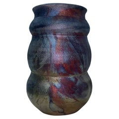 Vase en céramique fabriqué à la main au feu de Roku, signé par l'artiste