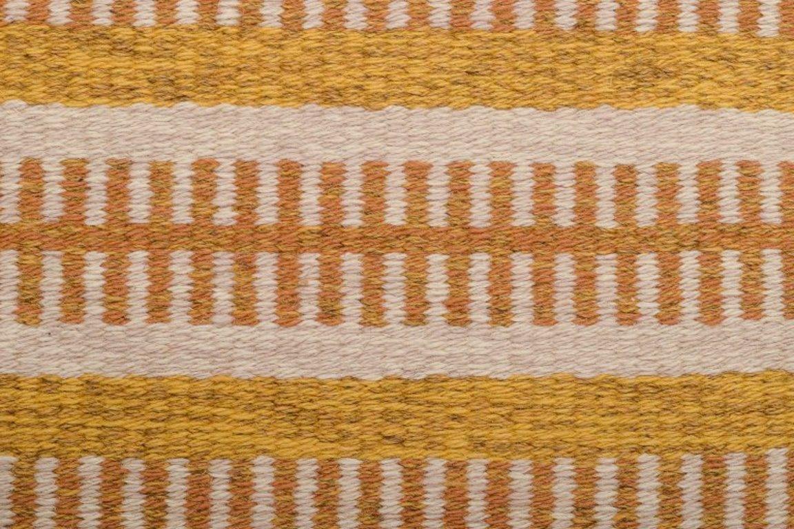 Mid-20th Century Rölakan, Sweden, large carpet in handwoven wool. Modernist design. For Sale