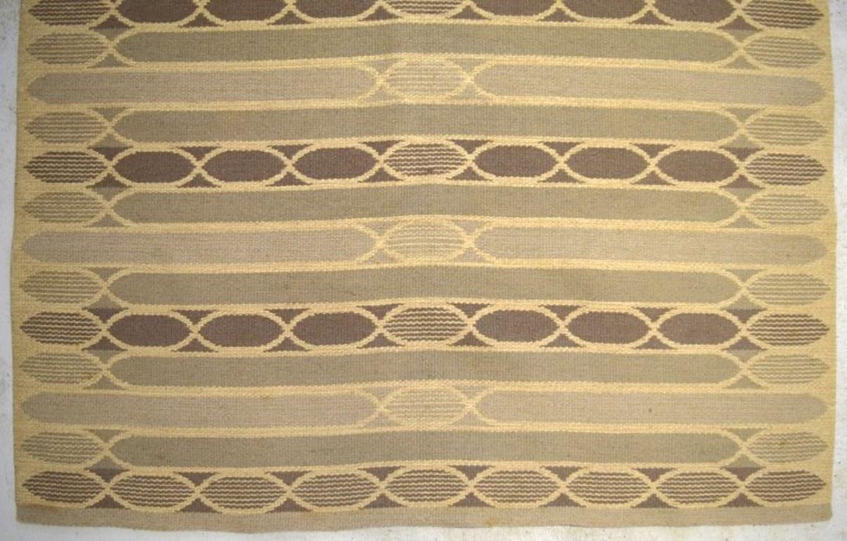 Scandinavian Modern Rölakan, Sweden. Large handwoven wool carpet. Modernist design.  For Sale