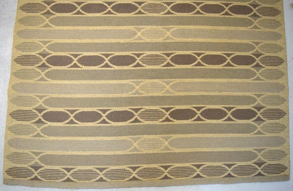 Swedish Rölakan, Sweden. Large handwoven wool carpet. Modernist design.  For Sale