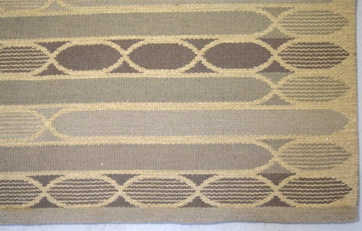 Rölakan, Sweden. Large handwoven wool carpet. Modernist design.  For Sale 1