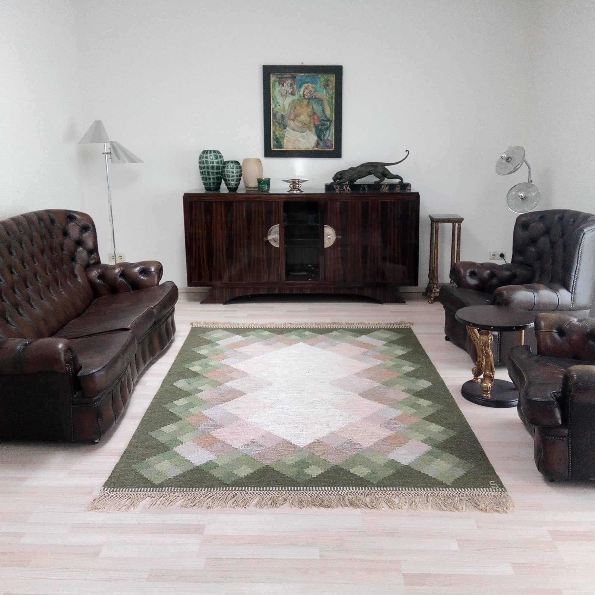Brita Svefors Vintage Swedish Rollakan Rug, Sweden 1960s. 
This handwoven wool vintage Swedish Scandinavian rollakan rug is named 