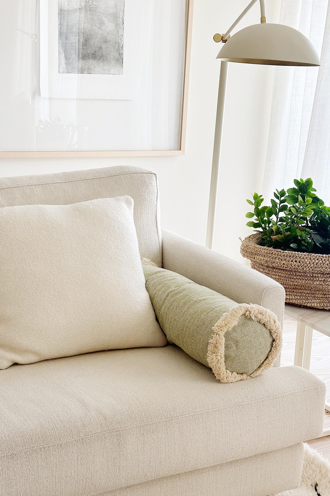 Roland Bolster Velvet Deluxe Handmade Decorative Cushion In New Condition For Sale In Viseu, PT