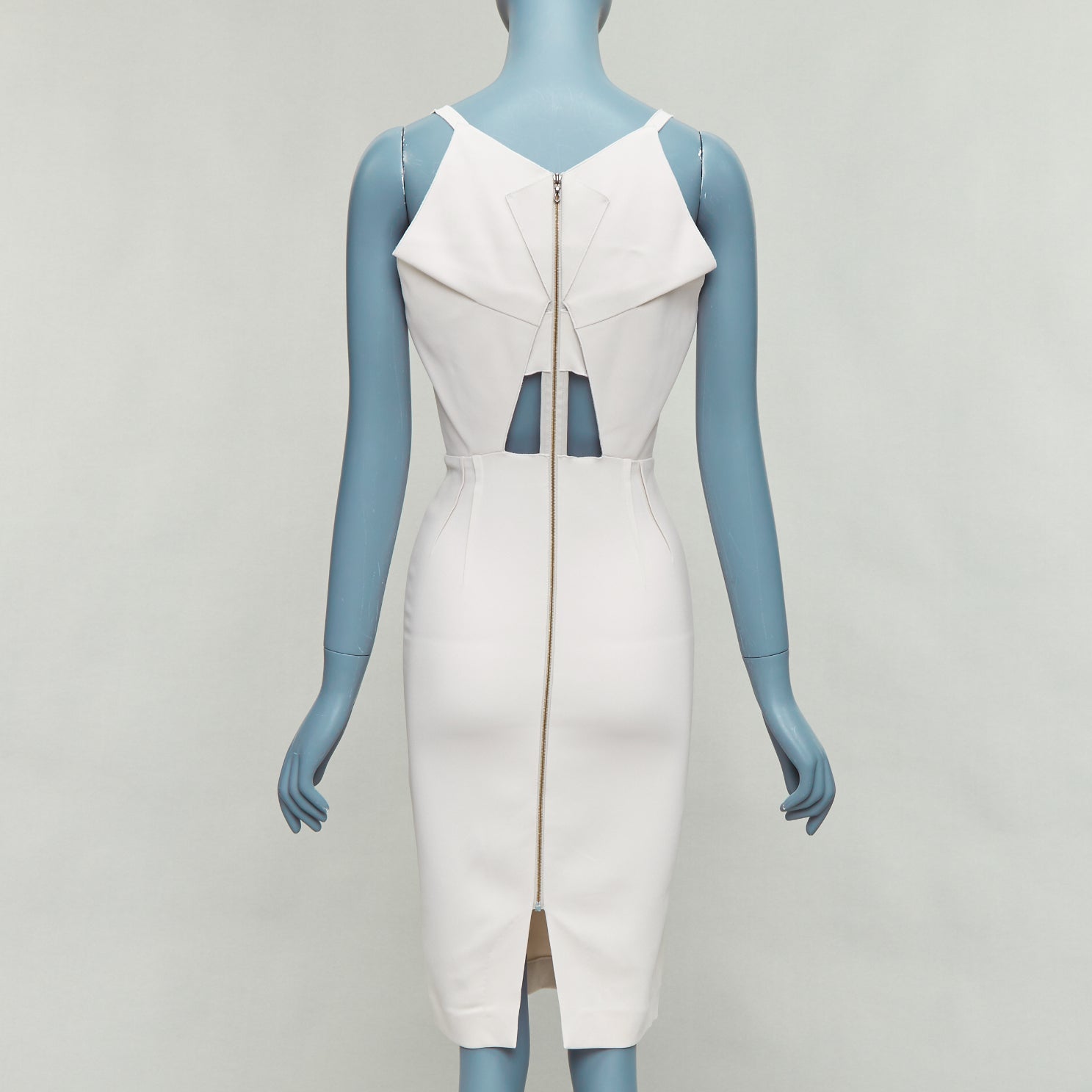 ROLAND MOURET beige origami pleat back zip shift dress UK8 S
Reference: NKLL/A00254
Brand: Roland Mouret
Material: Fabric
Color: Beige
Pattern: Solid
Closure: Zip
Made in: France

CONDITION:
Condition: Good, this item was pre-owned and is in good