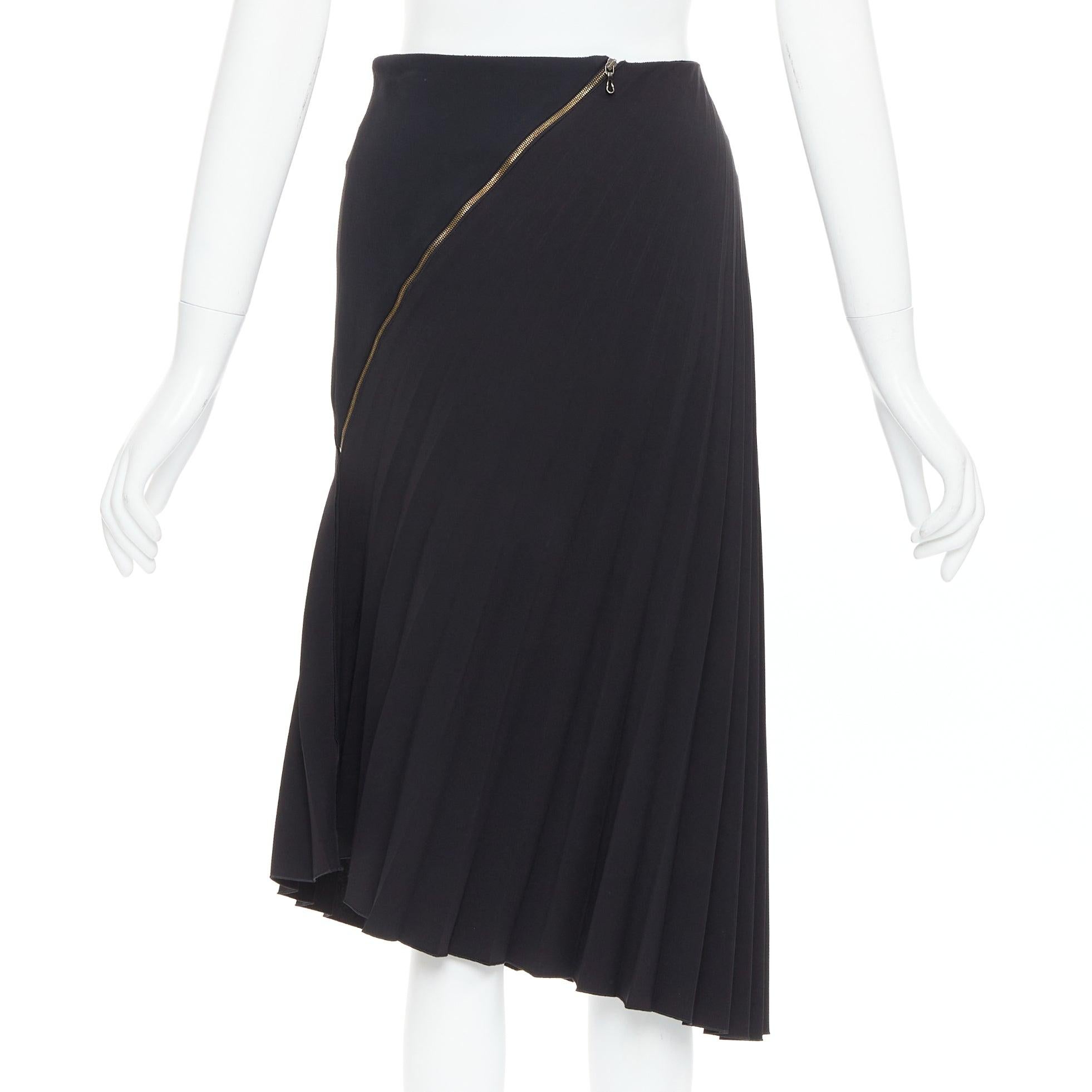 ROLAND MOURET black asymmetric pleated side zip knee skirt UK8 S
Reference: LNKO/A02566
Brand: Roland Mouret
Material: Polyester, Blend
Color: Black
Pattern: Solid
Closure: Zip
Extra Details: Asymmetric zip closure.
Made in: