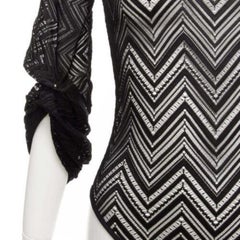 ROLAND MOURET Schwarzer Chevron-Bodysuit mit Charm-Ärmeln und Gitter aus Spitze mit Gitter XS