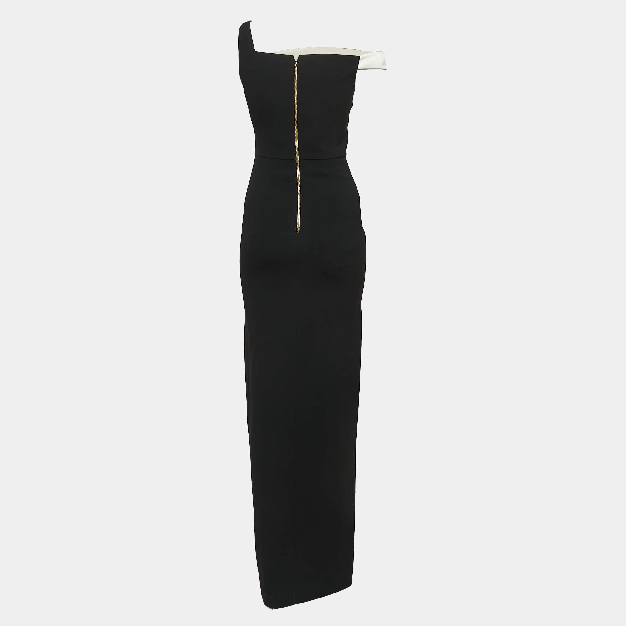 Exhibit a stylish look by wearing this beautiful designer dress. Tailored using fine fabric  this dress has a chic silhouette for a framing fit. Style the creation with chic accessories and pumps.