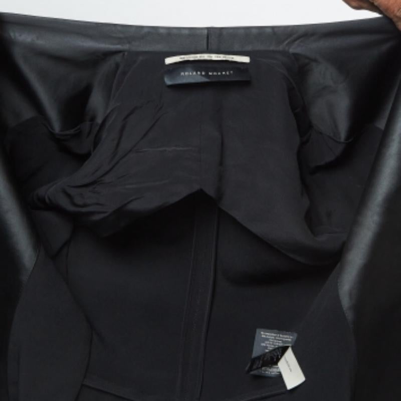 Infusez une dose supplémentaire de style à votre tenue grâce à cette veste très tendance. Fabriqué à partir de matériaux de qualité, il incarne une ambiance contemporaine et regorge de caractéristiques fonctionnelles.