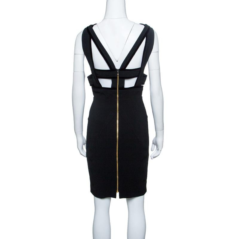With the right dose of high-fashion and classy style, this Roland Mouret 'Altamira' dress is sure to make heads turn. Flaunting geometric straps, this cutout mini dress is made from stretch crepe to perfectly sculpt your frame and is secured with a